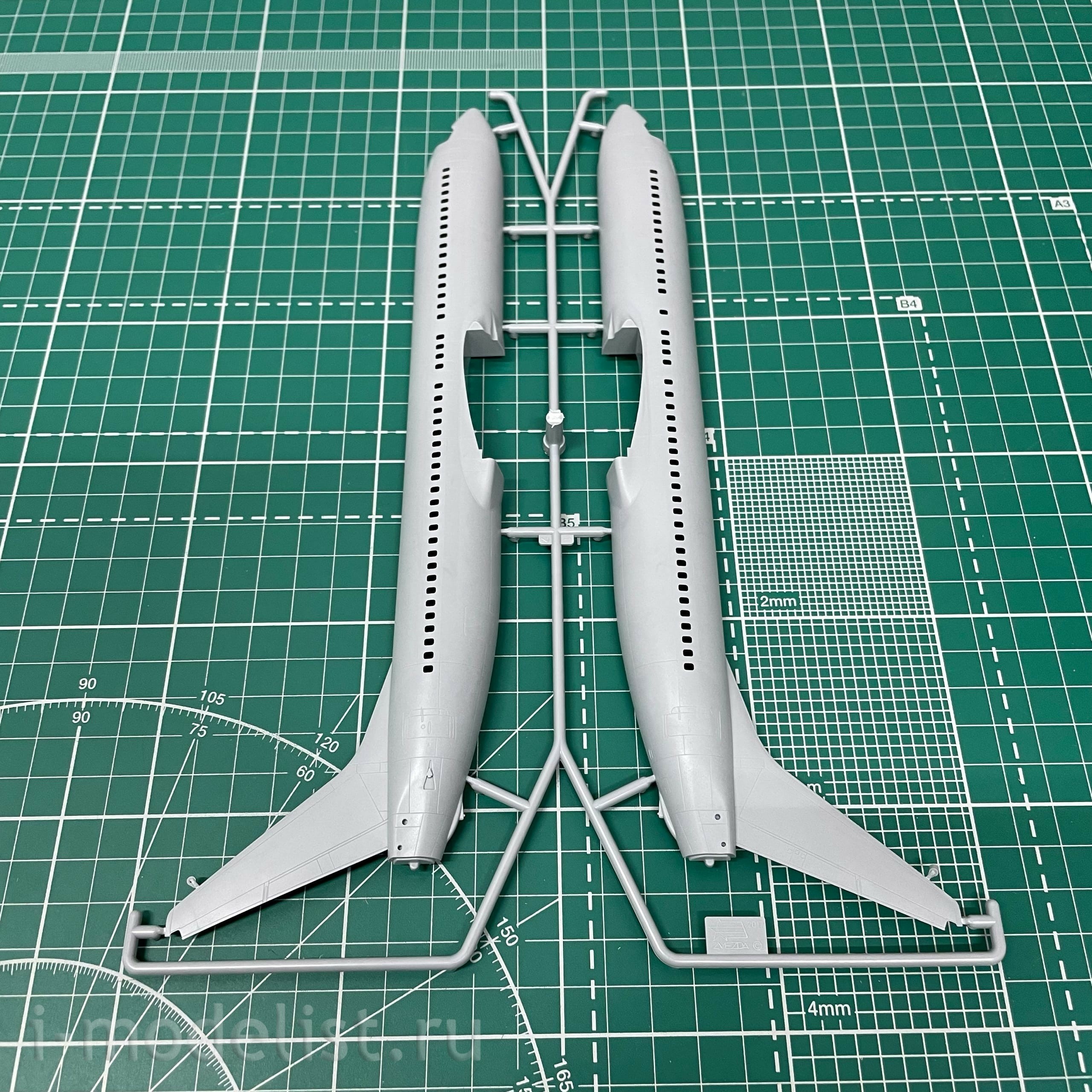 7026 Zvezda 1/144 Passenger airliner 