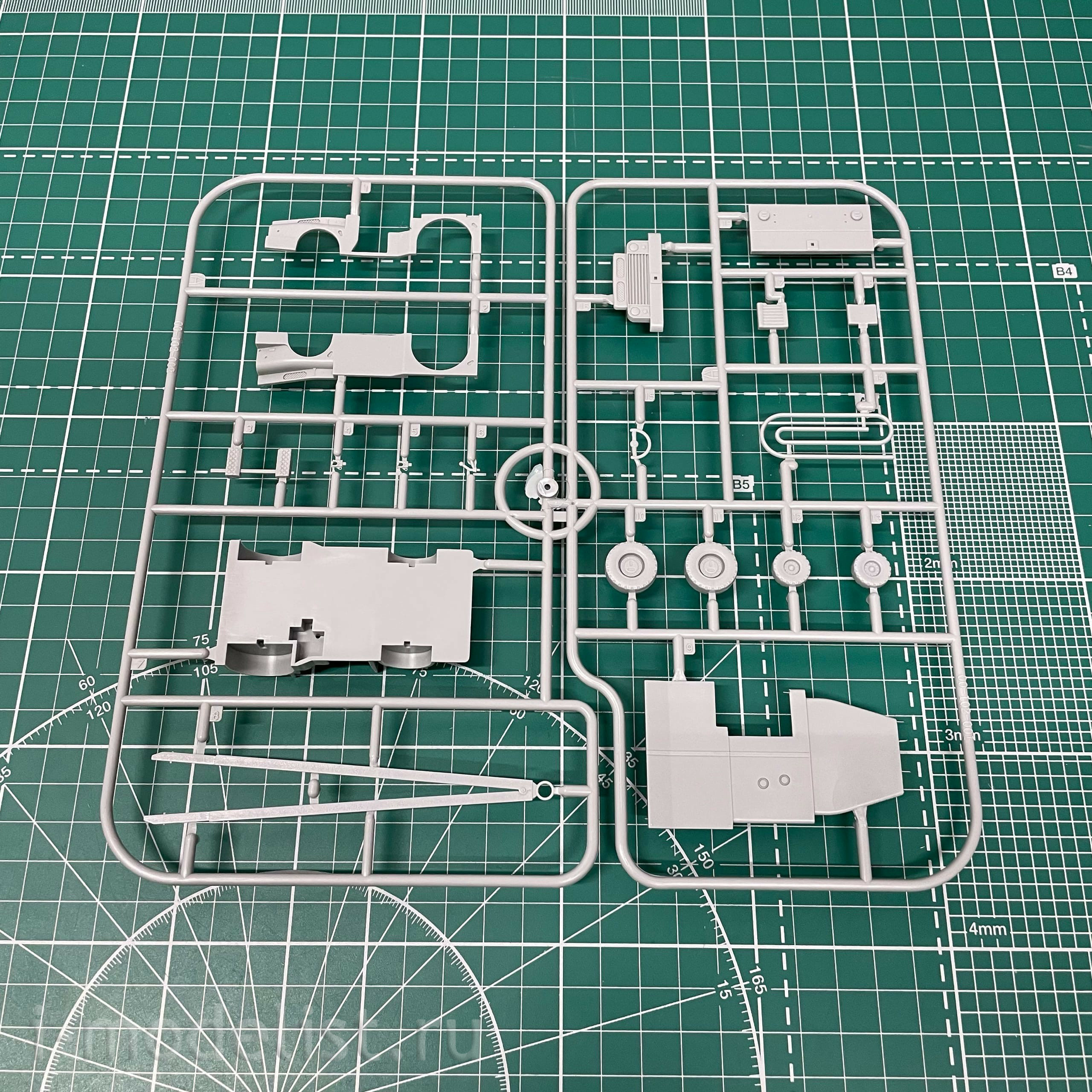 K48115 Kinetic 1/48 US Navy Ground Support Equipment Kit with STT Tractor