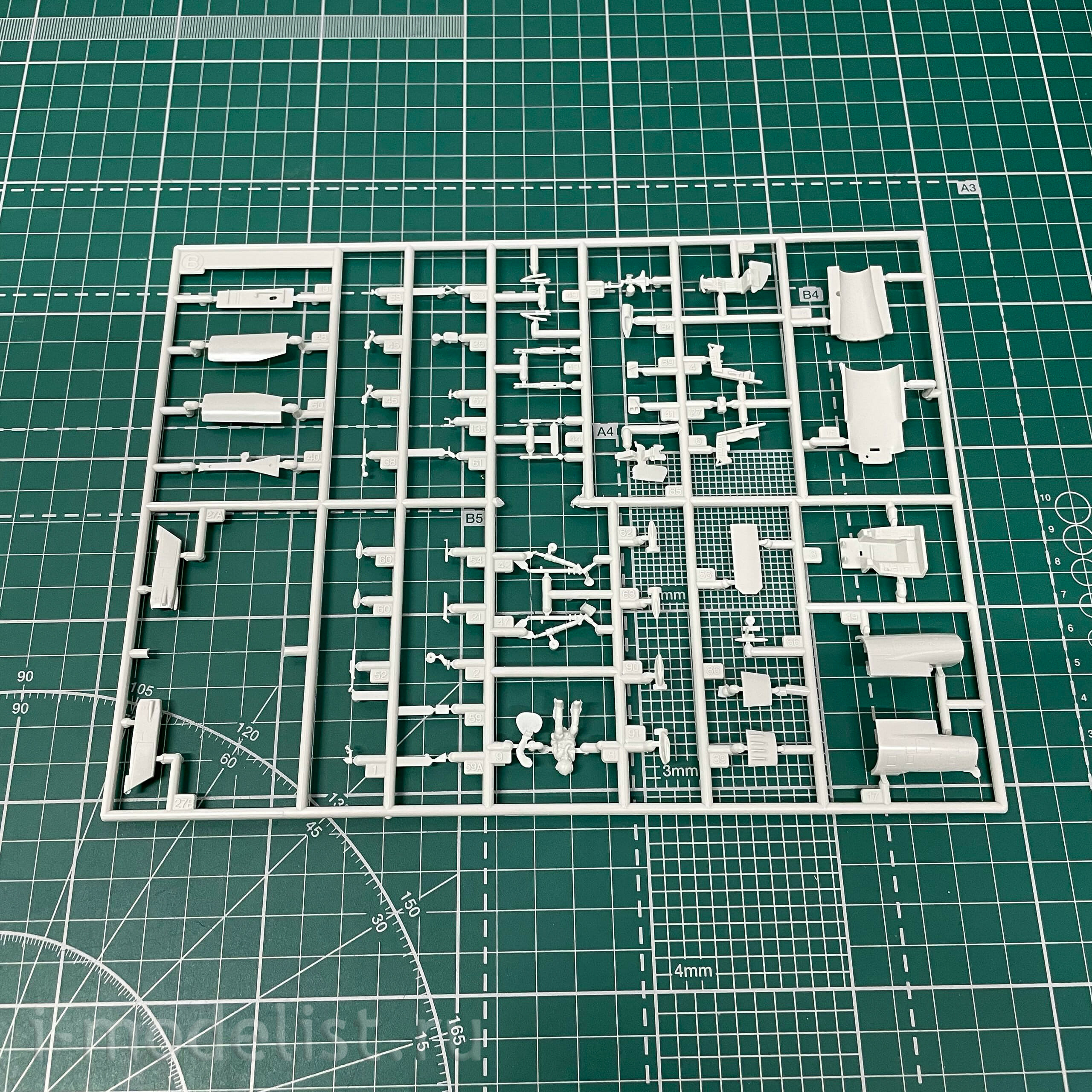 03905 Revell 1/72 American light fighter F-16 MLU 