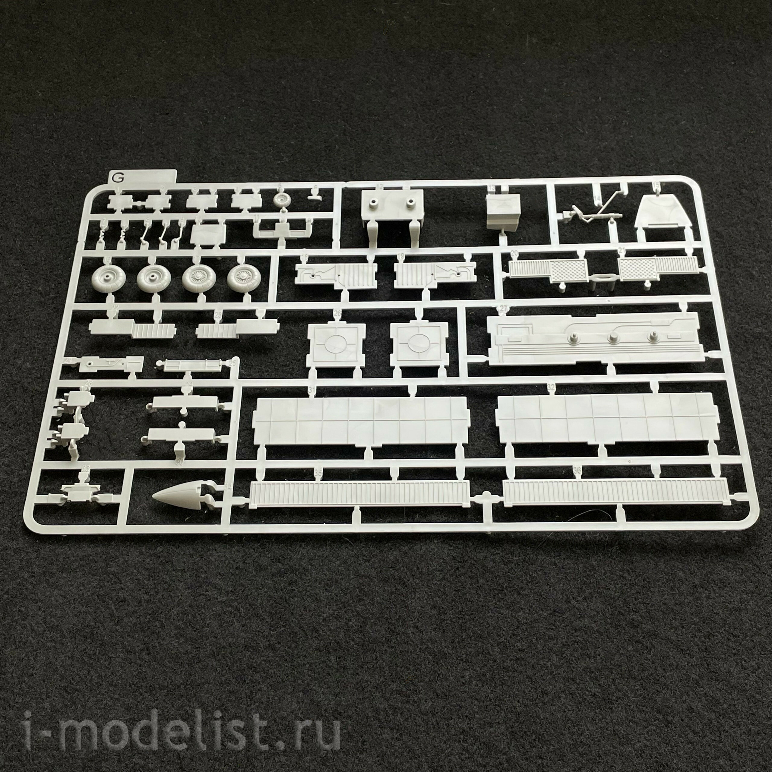 5017 Takom 1/72 Bomber-spaceship Silbervogel