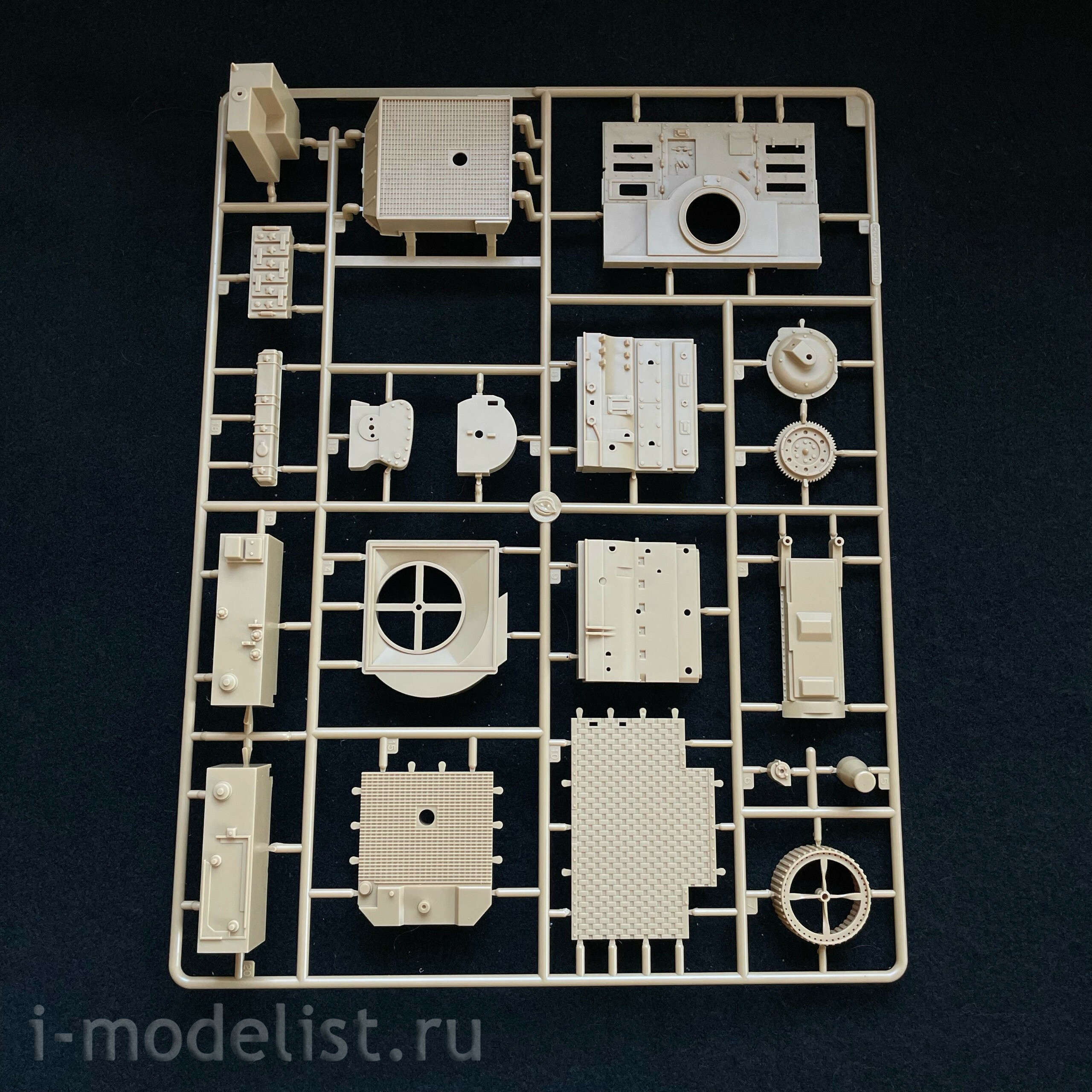 82603 HobbyBoss 1/16 Pzkpfw 38(t) Ausf.E/F