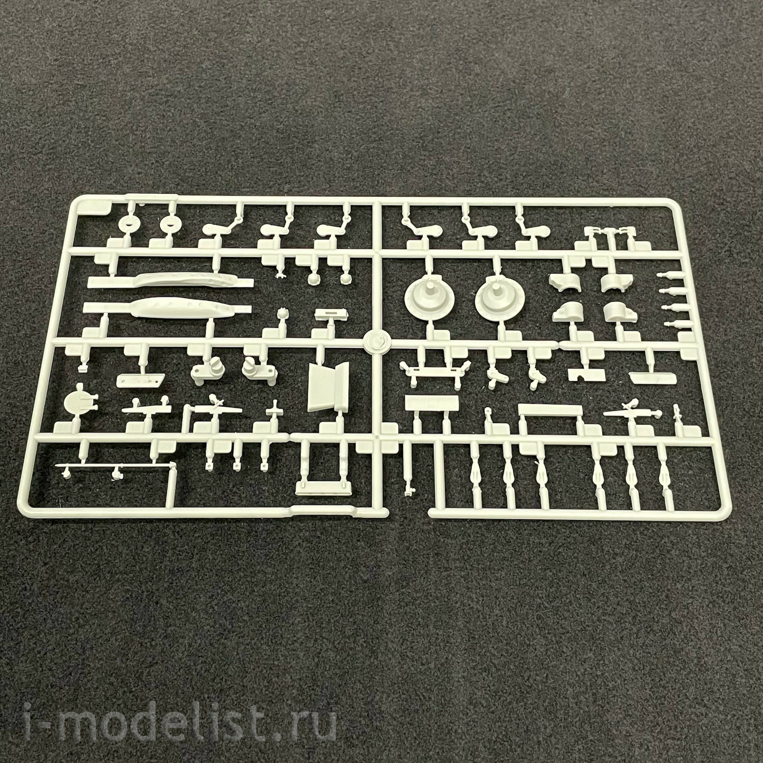 09609 Trubach 1/35 Russian T-72B1 tank with KTM-6 and lattice armor (under license from UVZ)