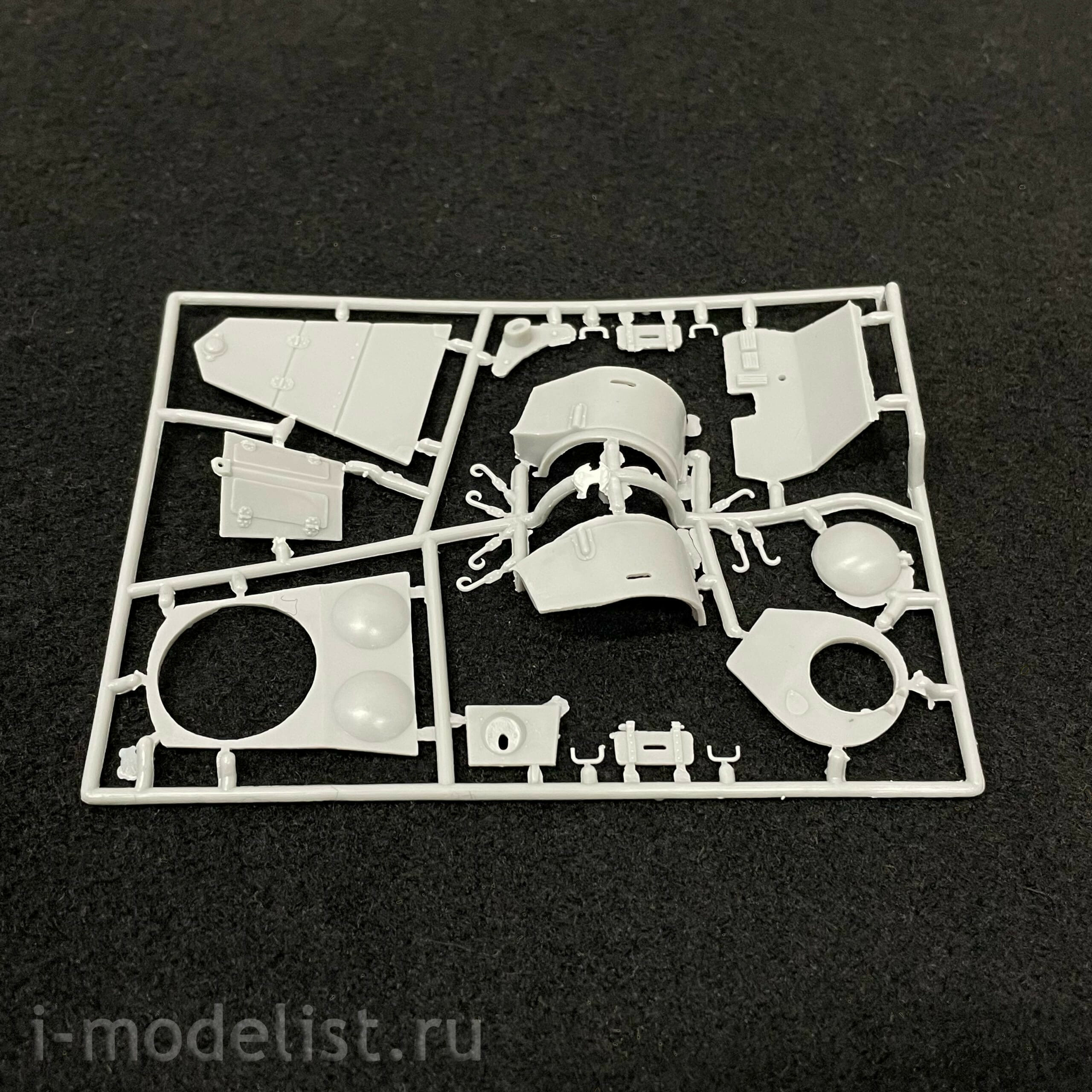 3562 Maket 1/72 Light armored car FAI-M