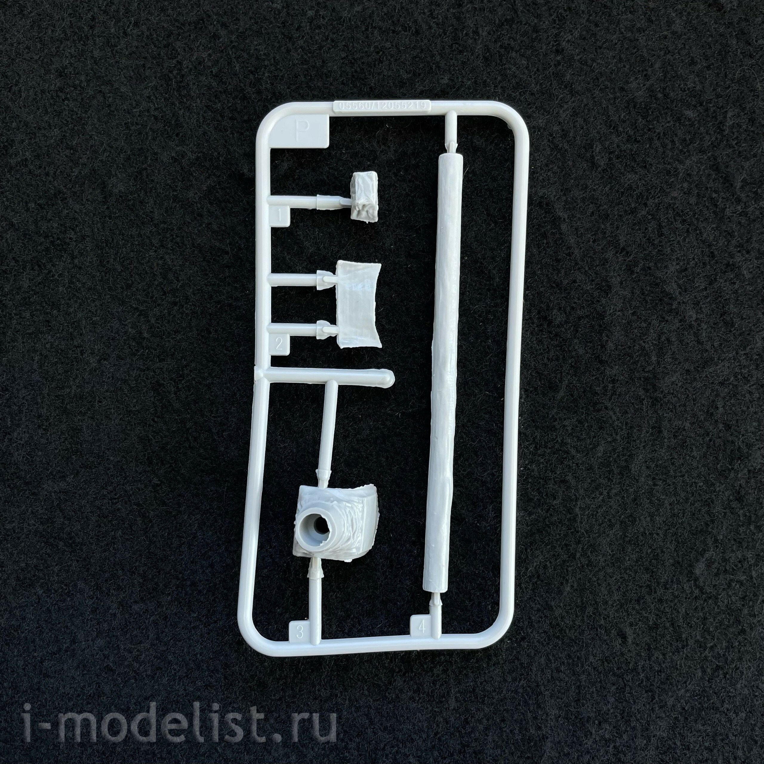 09602 Trumpeter 1/35 Soviet T-72 Ural tank with Kontakt-1 rocket armament (under UVZ license)