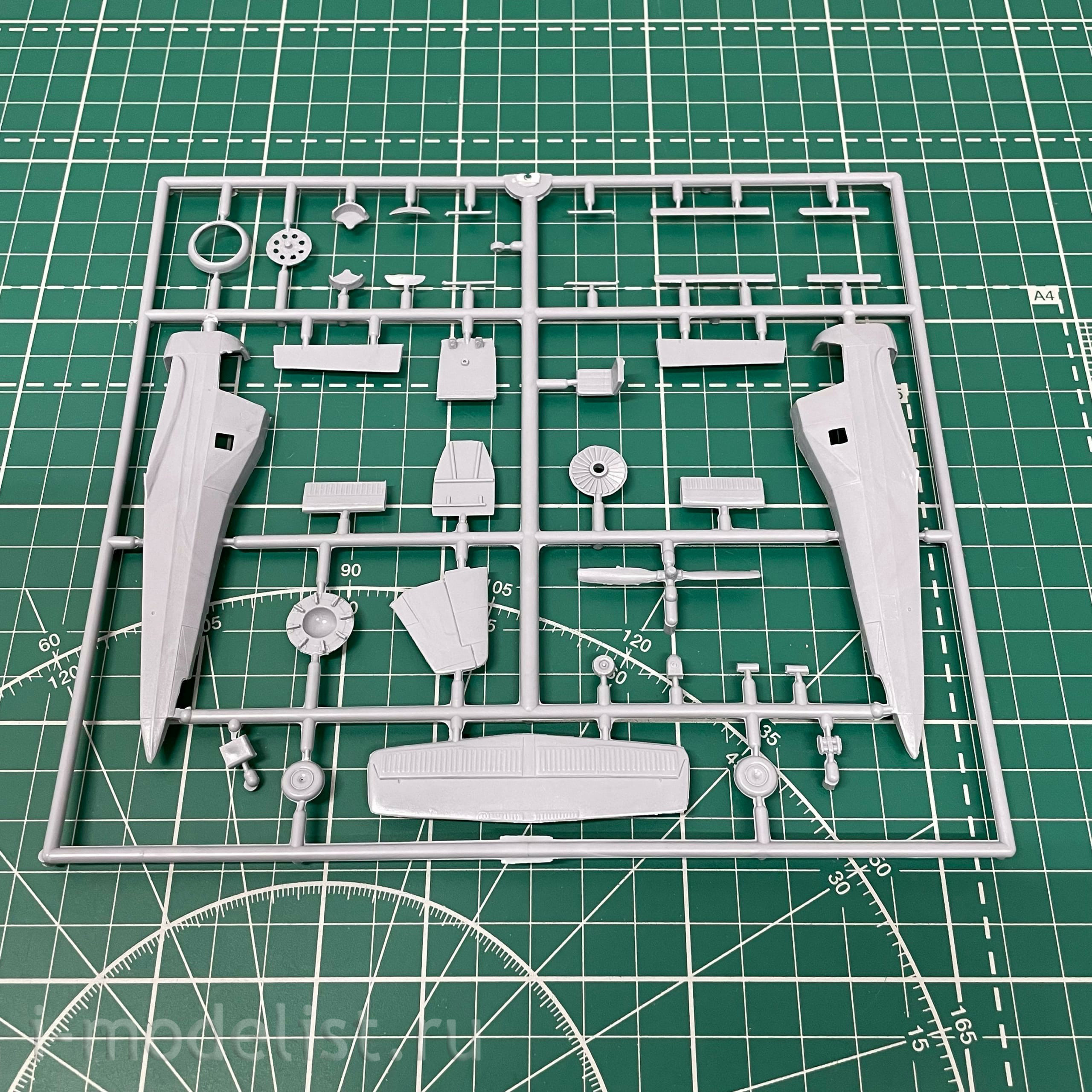 kpm0203 kovozavody prostejov 1/72 aircraft z-37a cmelak 
