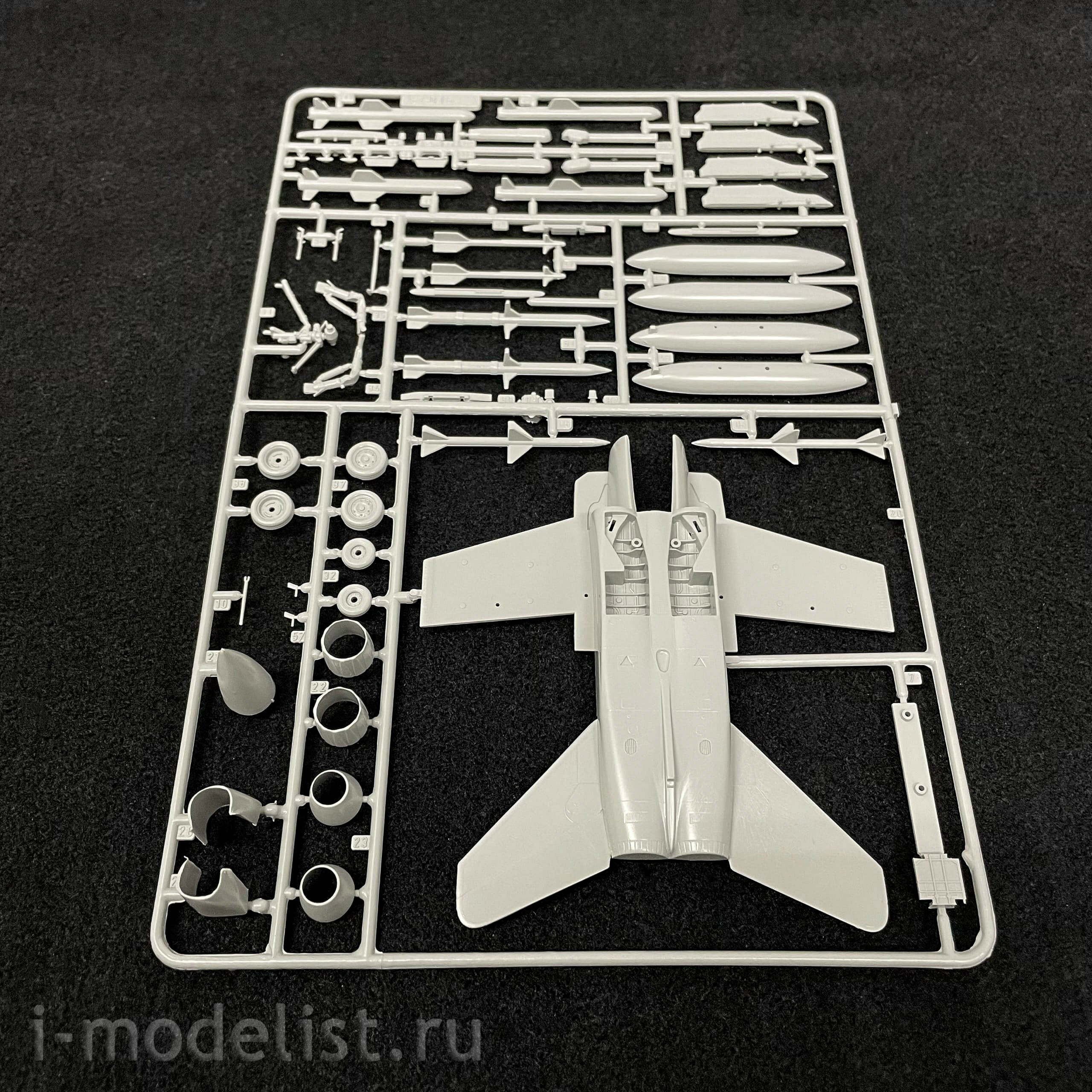 1429 Italeri 1/72 Aircraft F/A-18 HORNET Swiss Air Force 