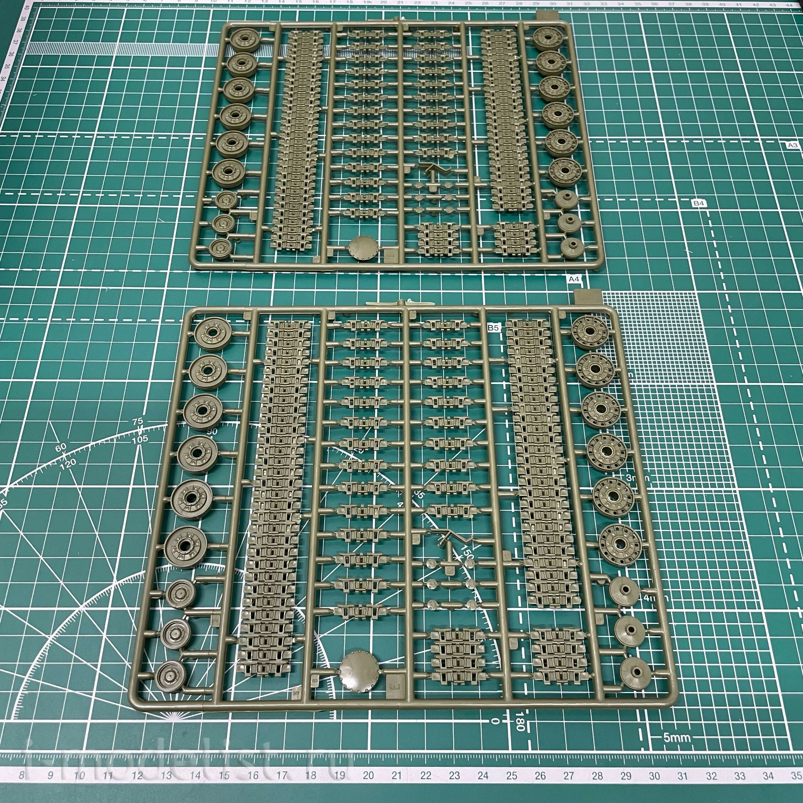 3608 Zvezda 1/35 Soviet heavy tank KV-2
