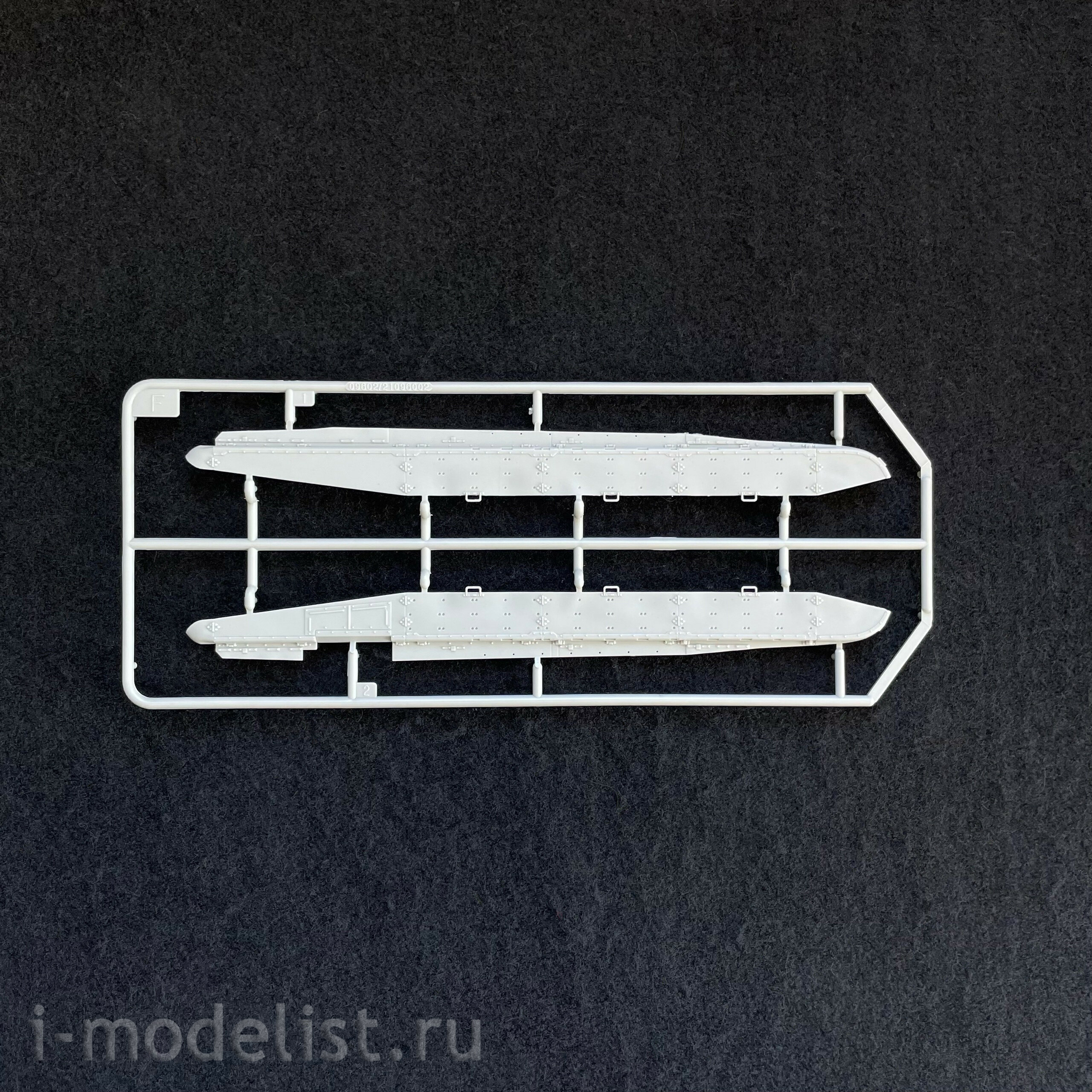 09602 Trumpeter 1/35 Soviet T-72 Ural tank with Kontakt-1 rocket armament (under UVZ license)
