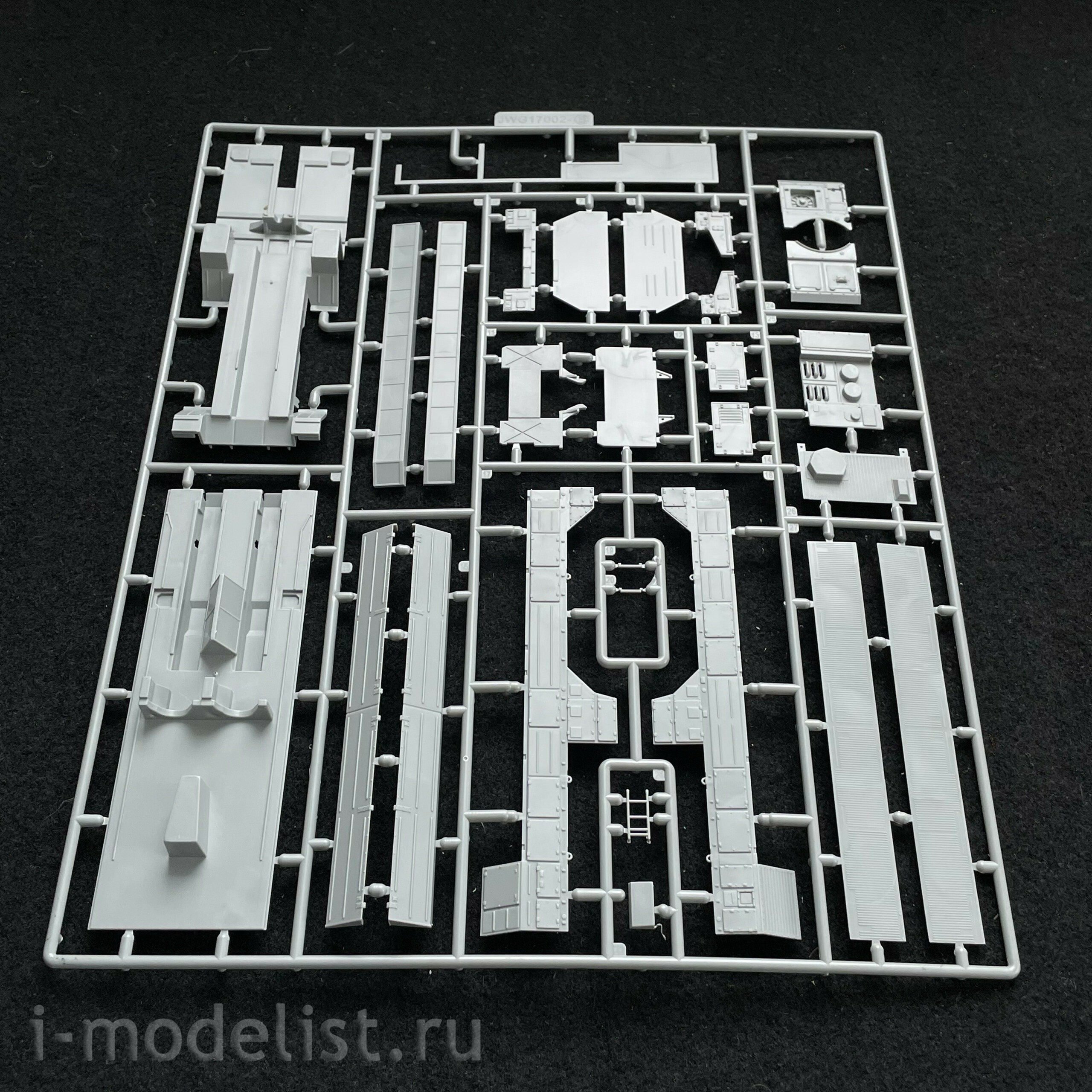 UA72165 Modelcollect 1/72 Russian mzkt 7930 8*8 heavy truck