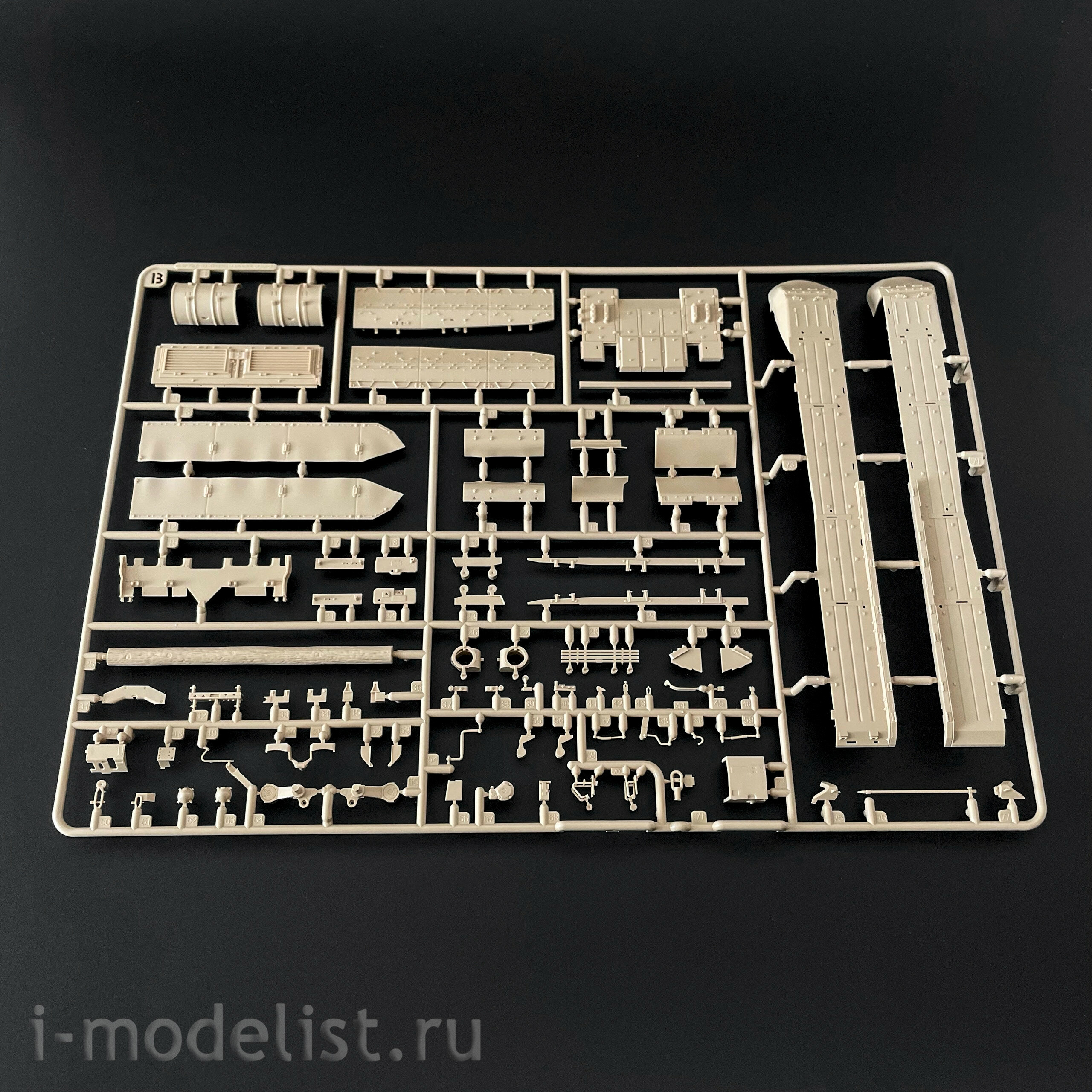 RM-5105 Rye Field Model 1/35 T-80U Main Battle Tank (licensed by Omsktransmash)