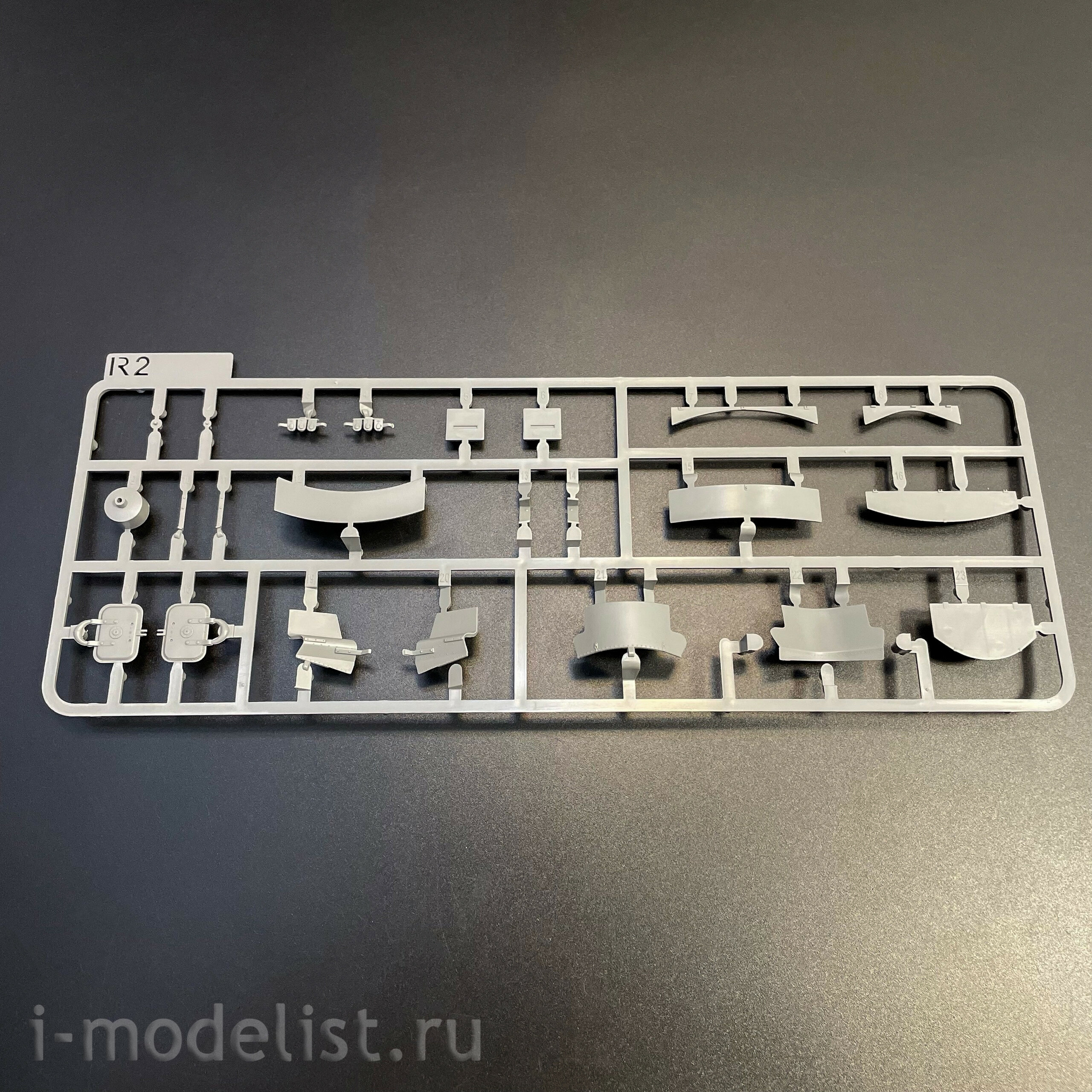 2195 Takom 1/35 Notмецкий тяжёлый танк Sd.Kfz.181 Pz.Kpfw.VI Ausf.E - Tiger I ранний с фигурой Michael Wittmann