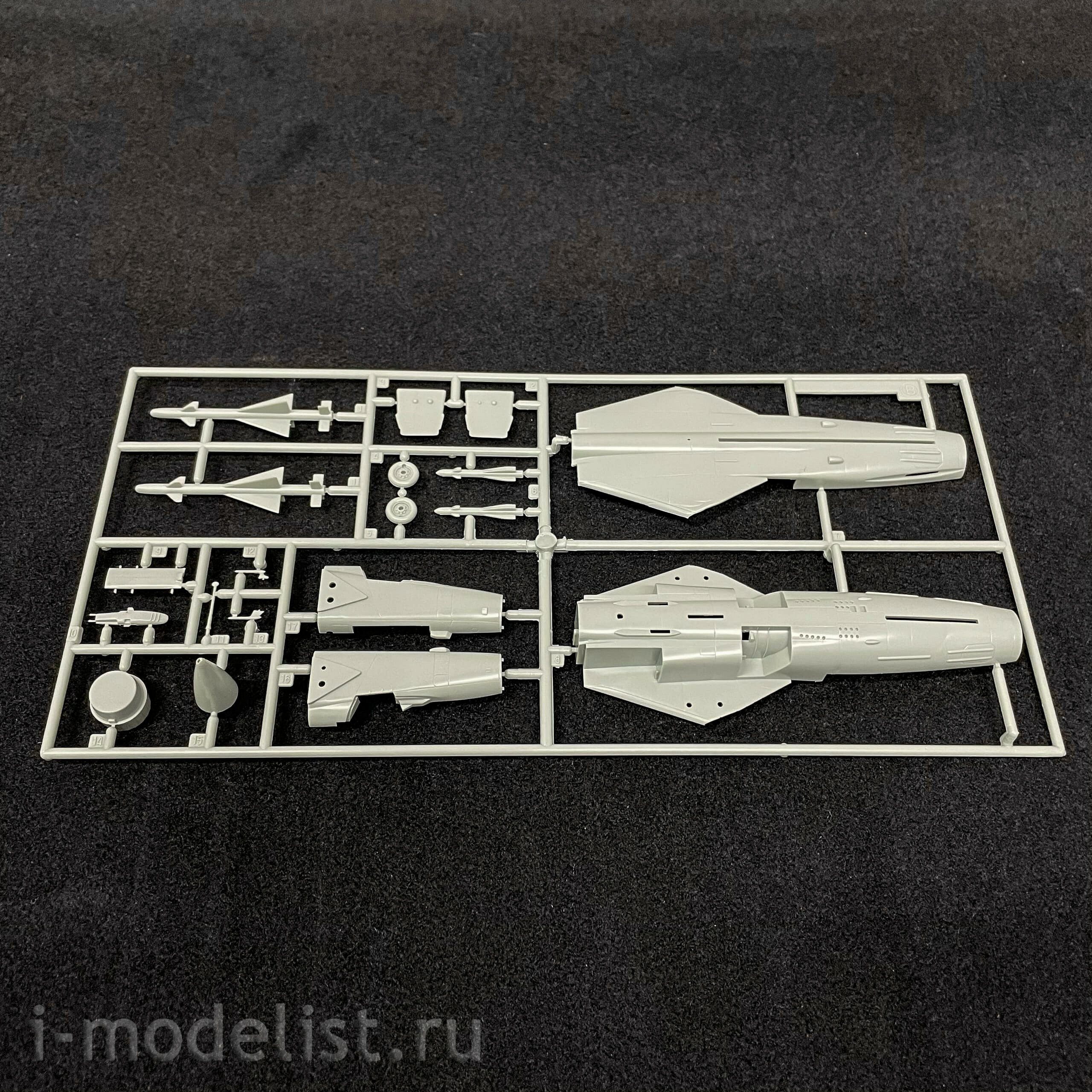 12445 Academy 1/72 Soviet M-23C Flogger-B fighter
