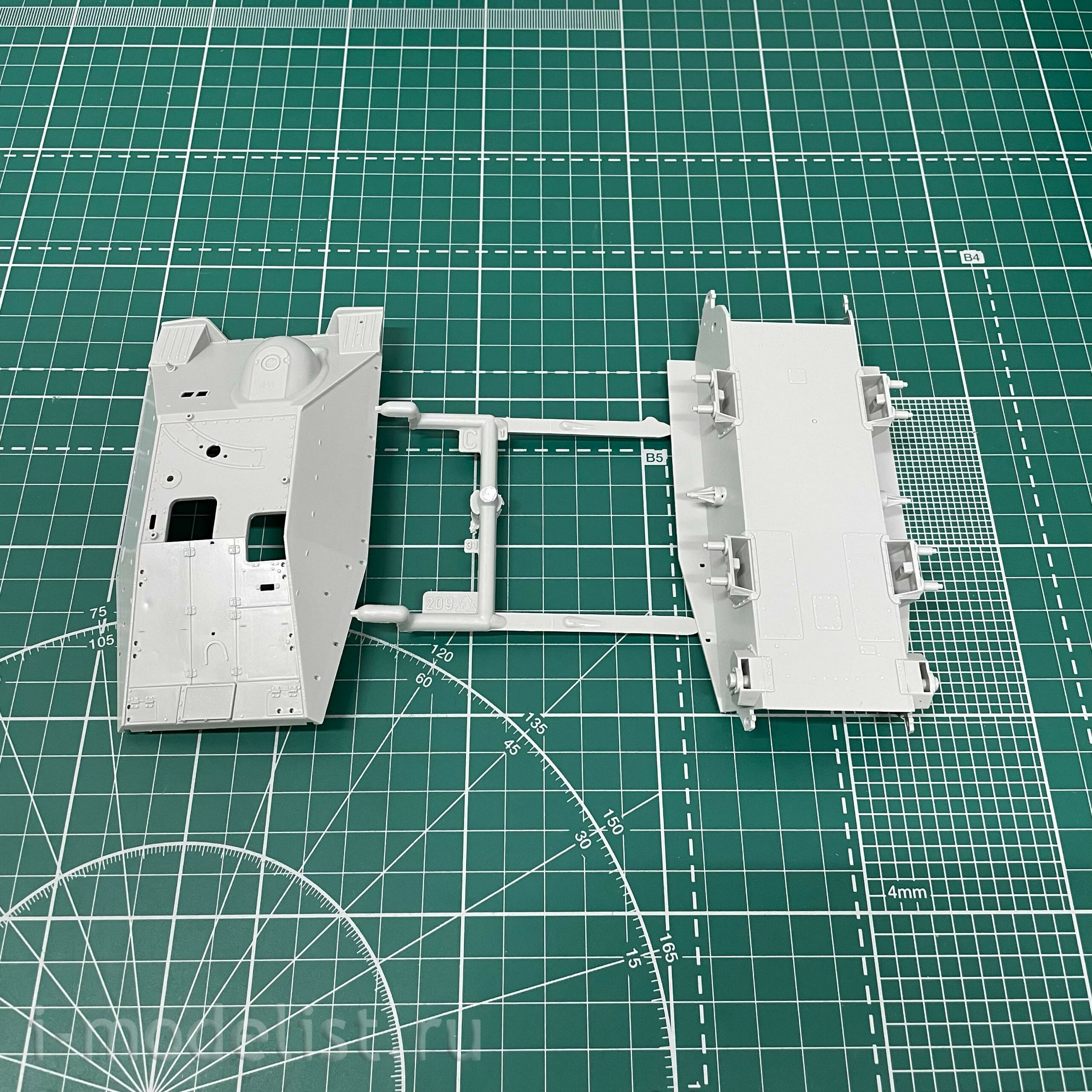 03272 Revell 1/35 German tank destroyer Jagdpanzer 38 T