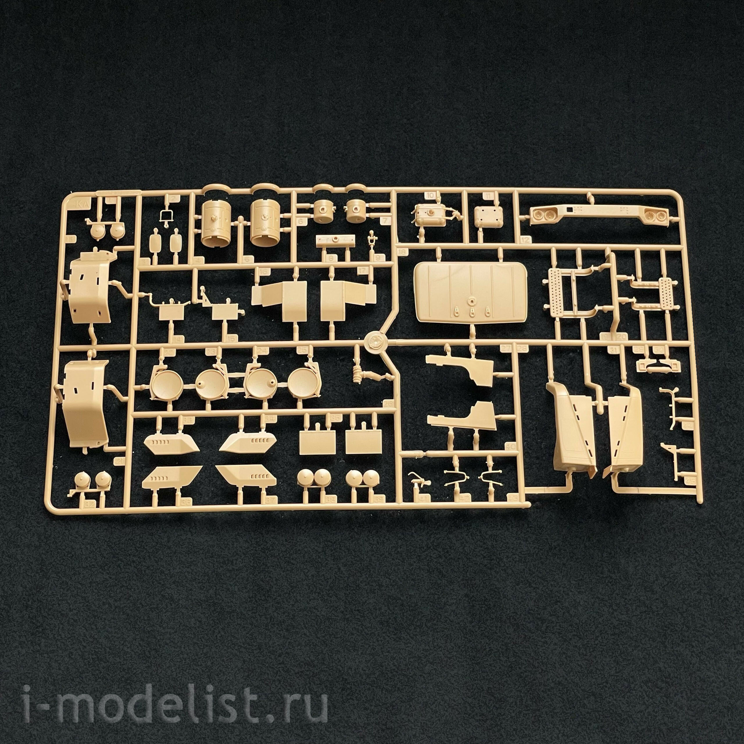 85510 HobbyBoss 1/35 Soviet truck KRAZ-260