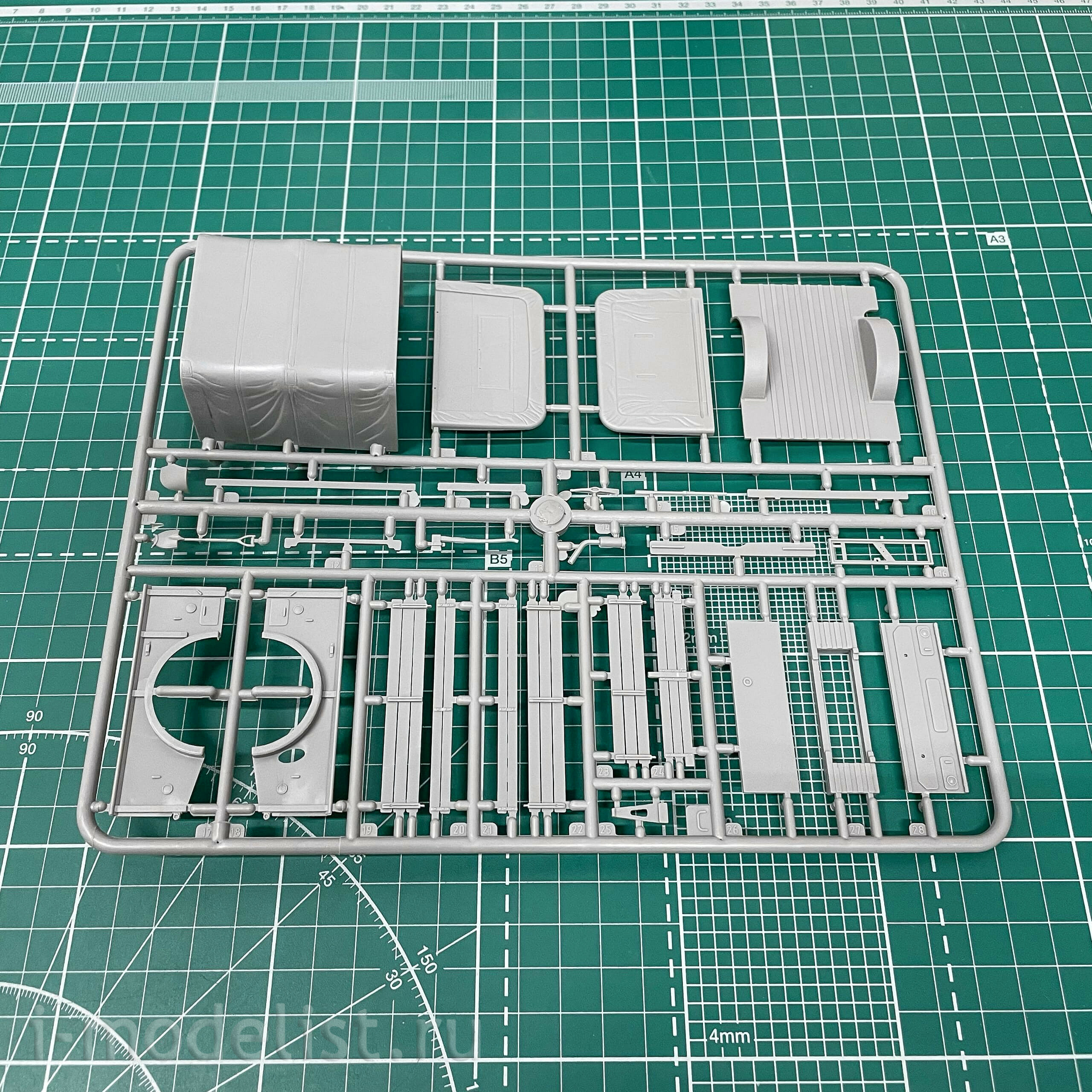 809 Roden 1/35 M42 US 3/4 ton 4x4 Command Truck