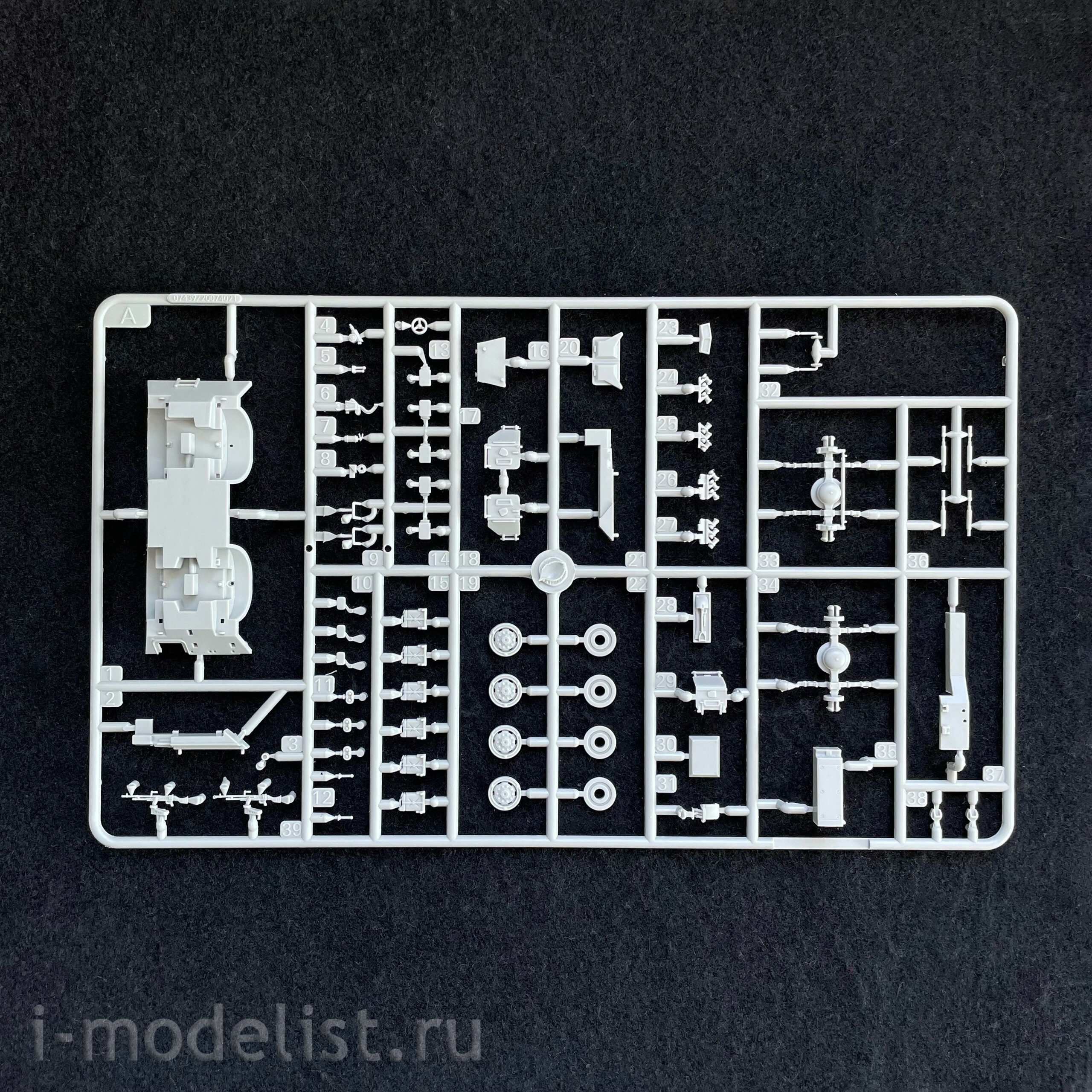 07439 Trumpeter 1/72 Armored Car M706 Commando in Vietnam