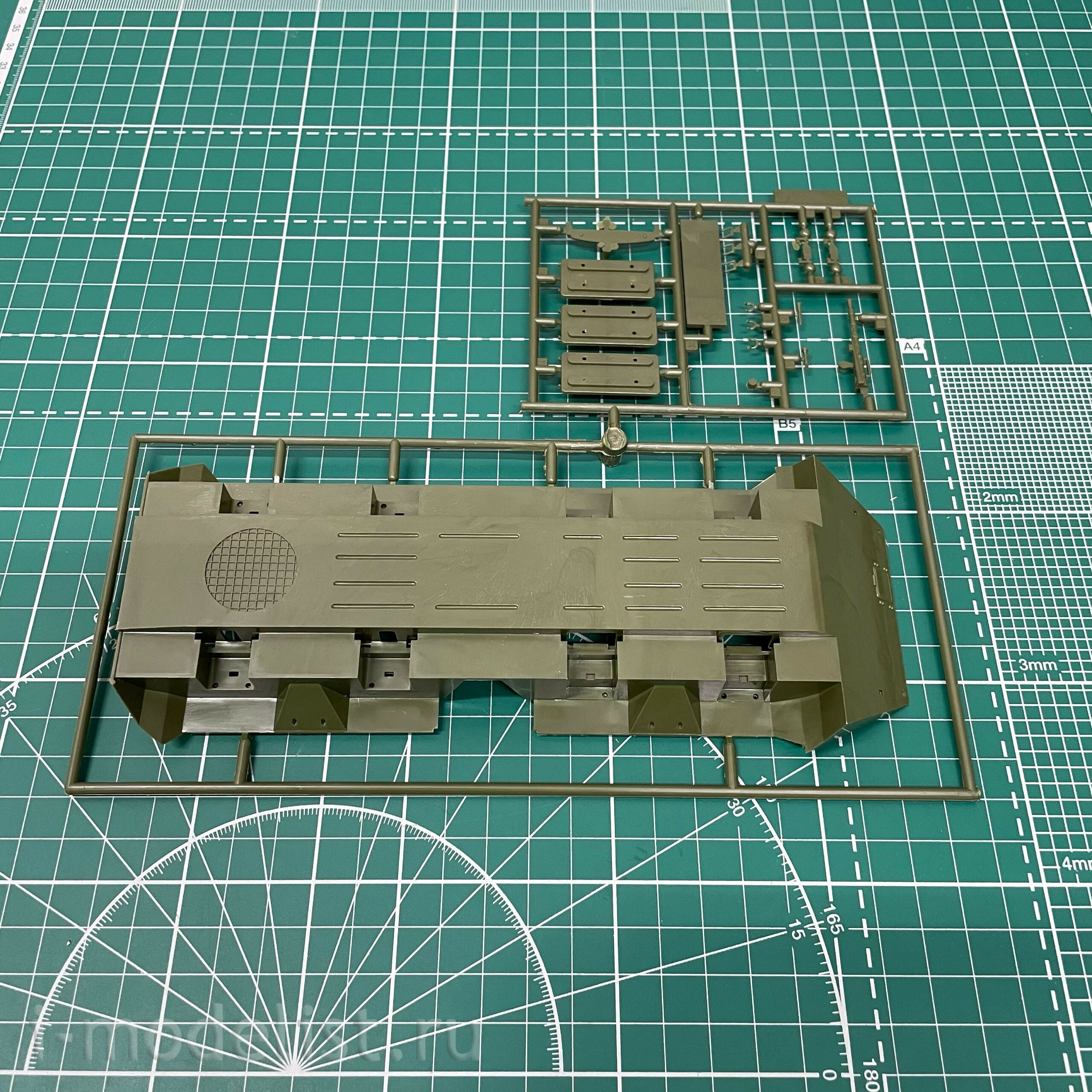 3587 Zvezda 1/35 Russian BTR-70 armored personnel carrier with MA-7 turret