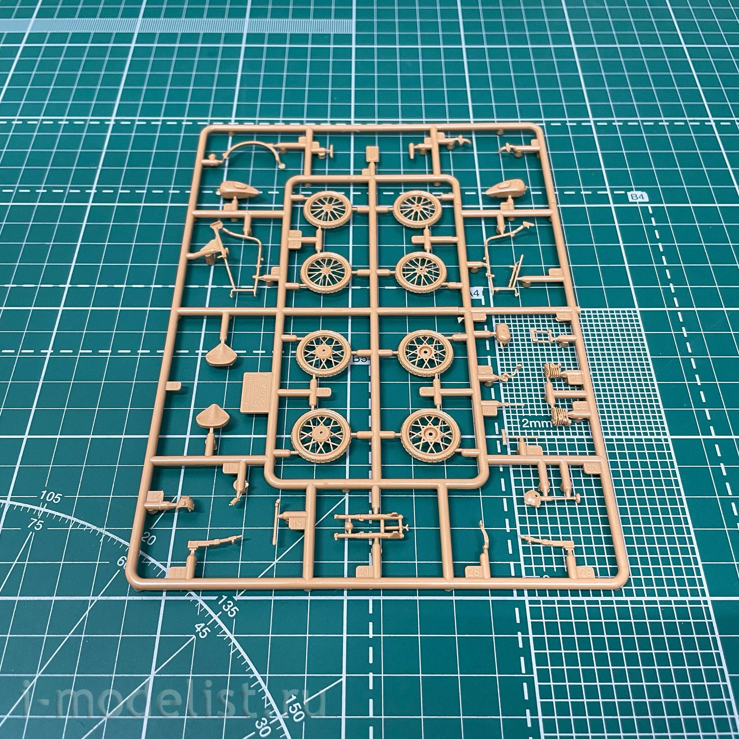 3639 Zvezda 1/35 Soviet motorcycle M-72