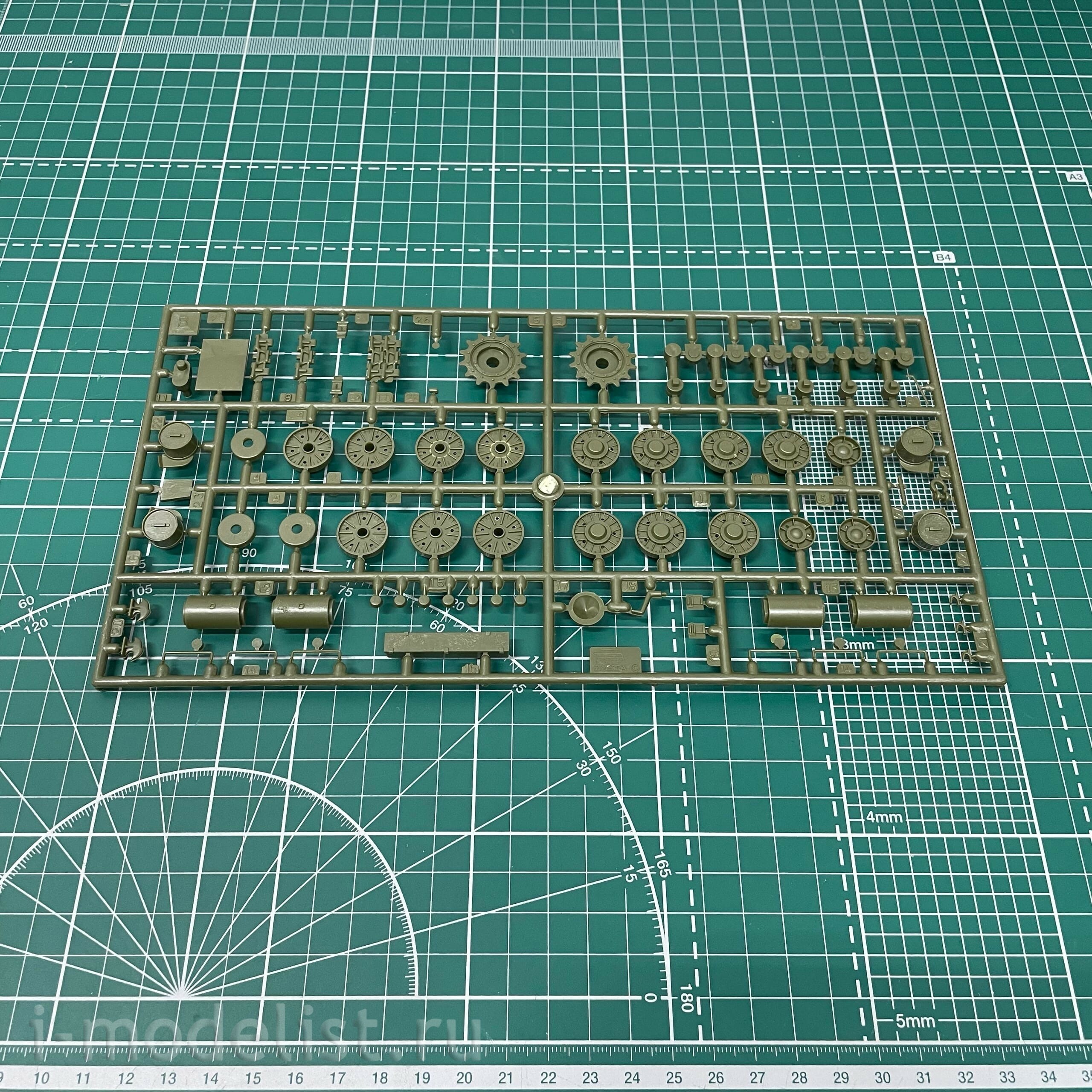 3524 Zvezda 1/35 Tank is-2