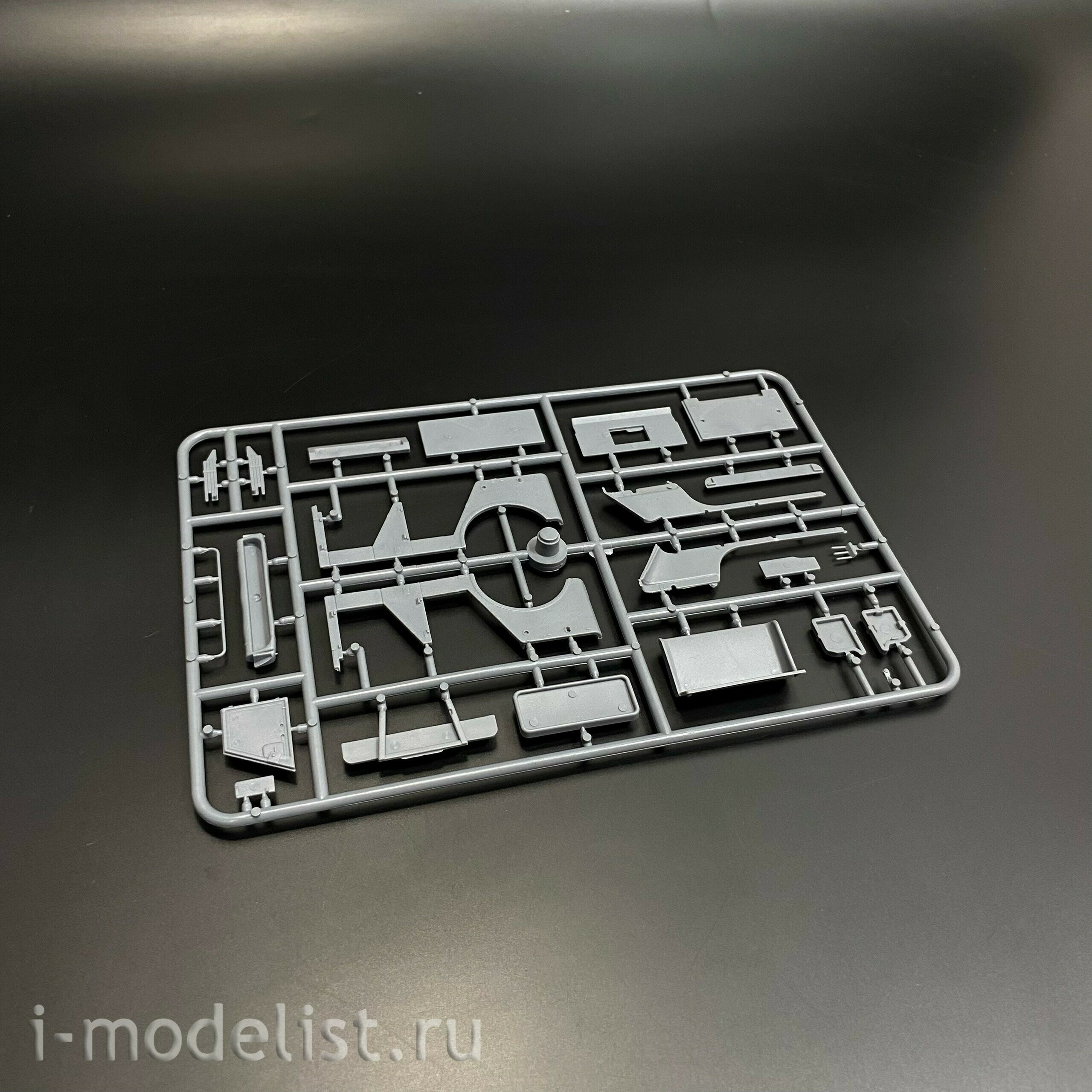 35161 MasterBox 1/35 Американские десантники и мирные жители, 1945 год