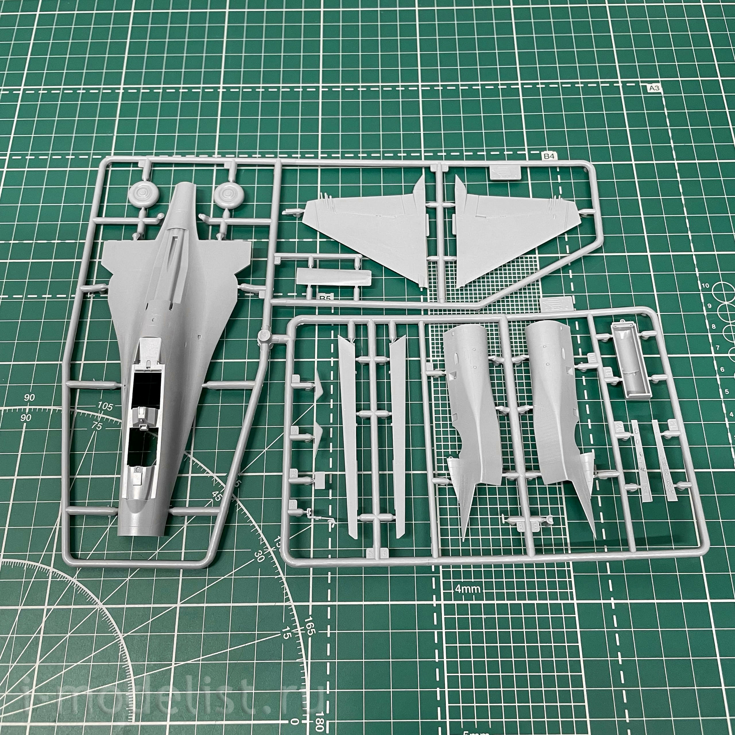 7294 Zvezda 1/72 Russian combat training aircraft su-27UB