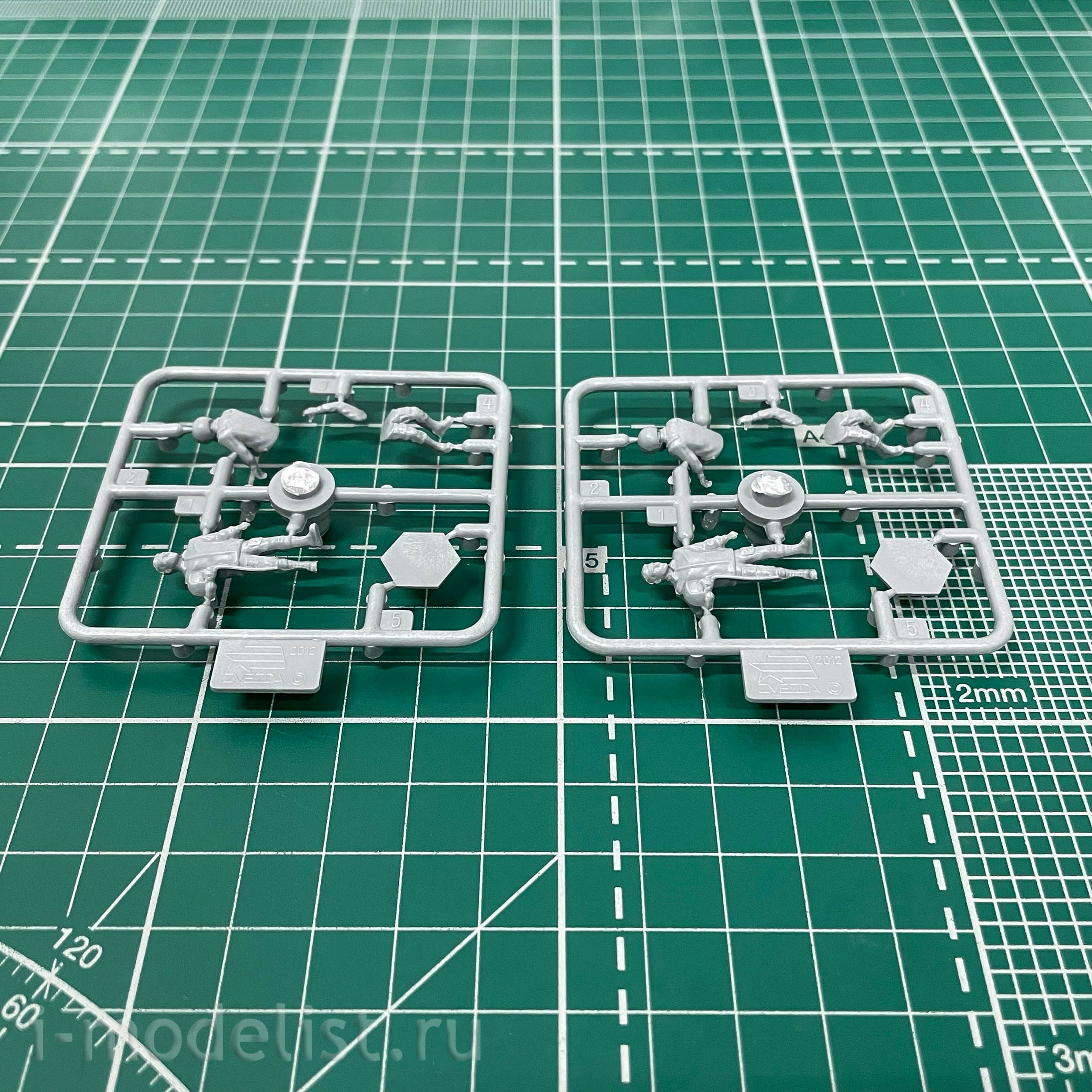 7294 Zvezda 1/72 Russian combat training aircraft su-27UB