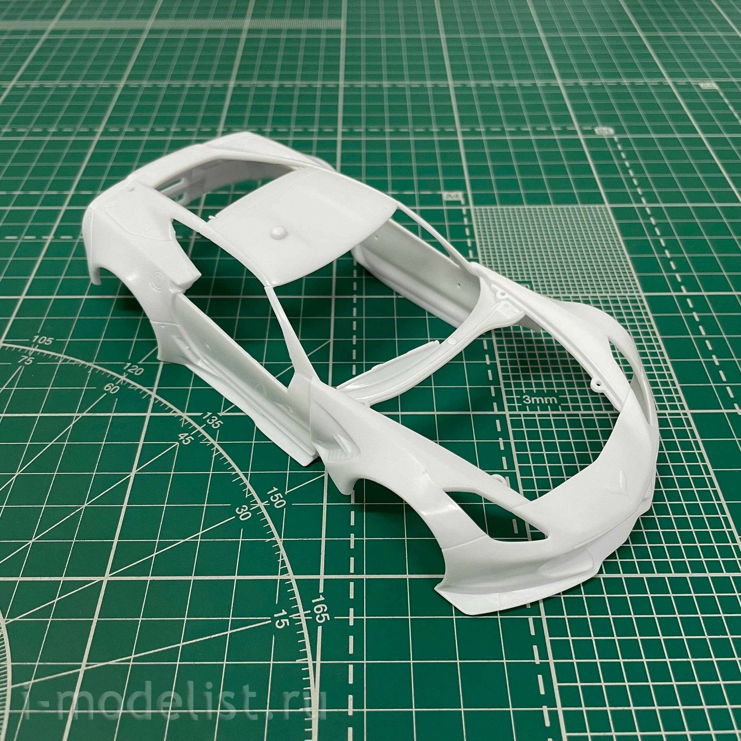 14304 Revell 1/25 Car Corvette C7.R