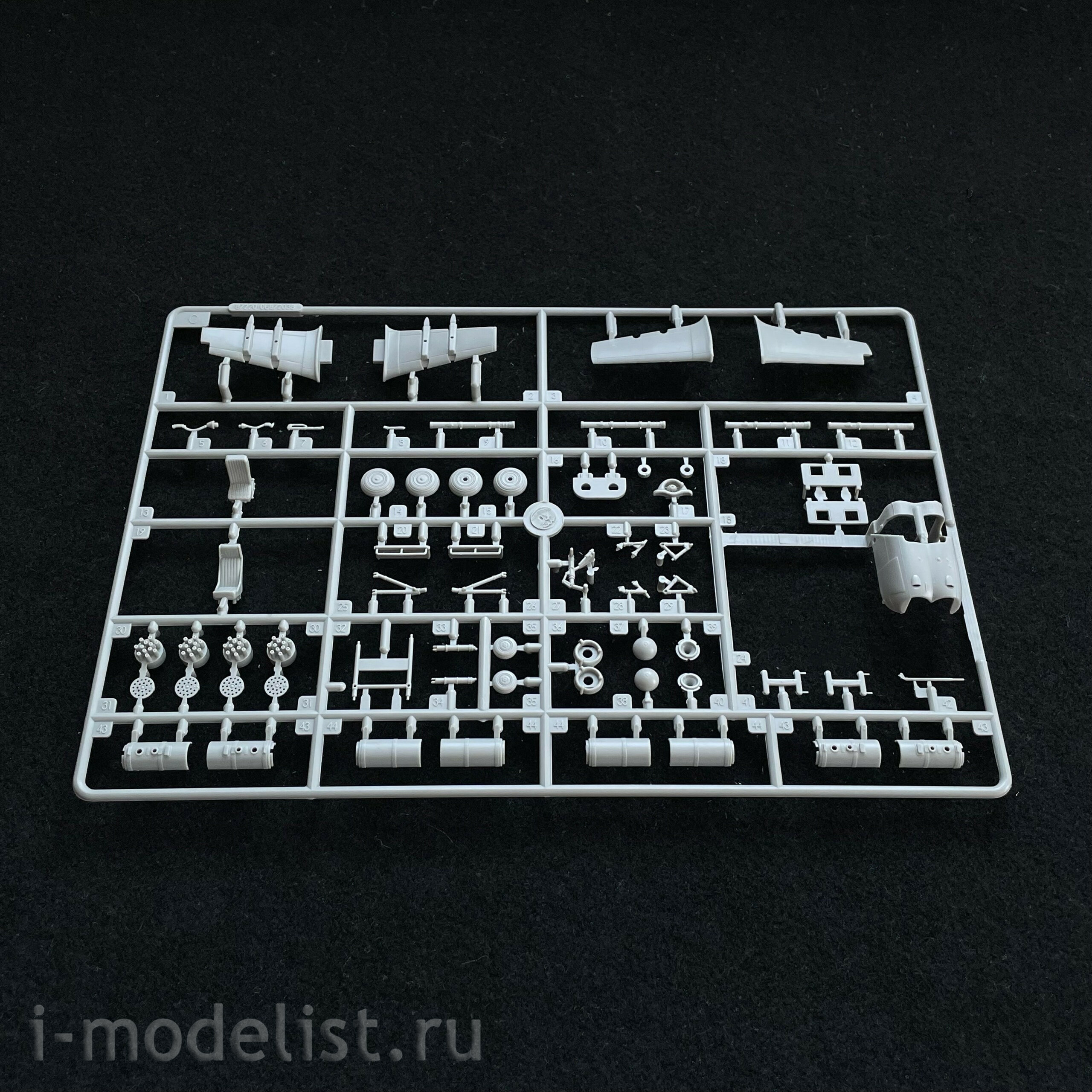 87220 HobbyBoss 1/72 Mi-24 Hind-E Helicopter