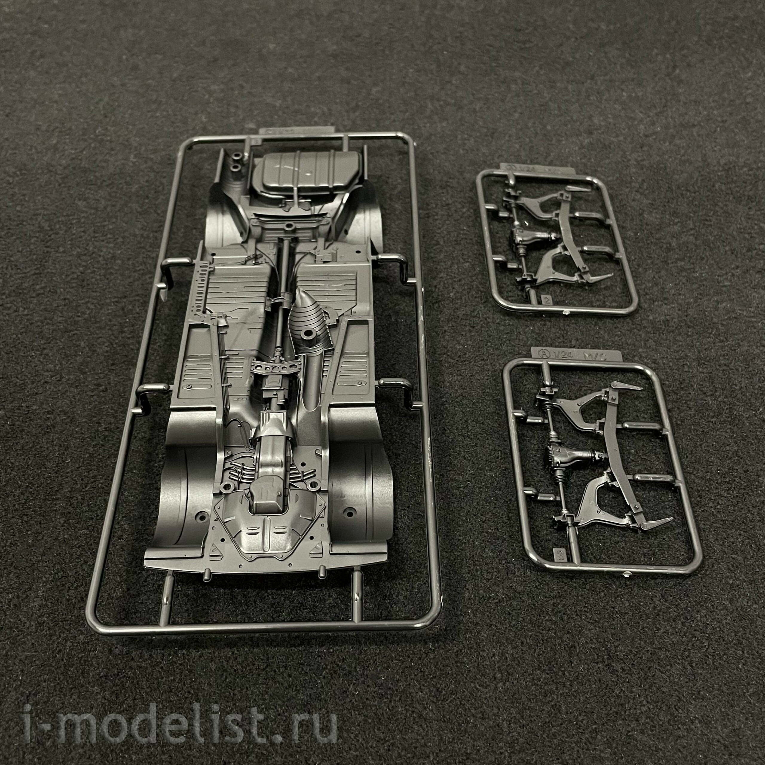 03873 Fujimi 1/24 Toyota Corona Mark II Grande 4Dr Sedan (X30)