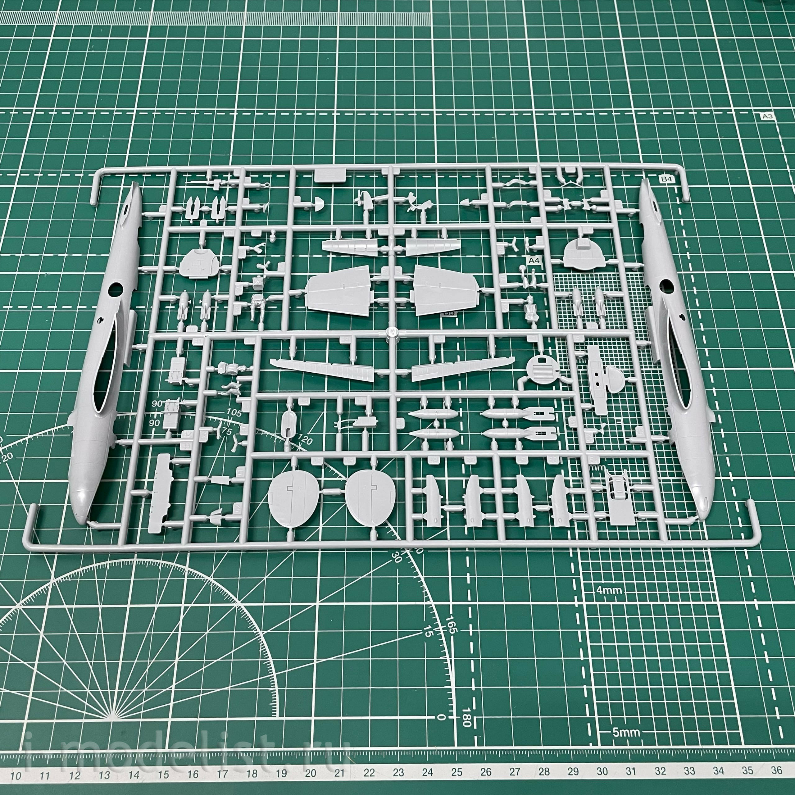 7283 Zvezda 1/72 Soviet diving bomber Pe-2