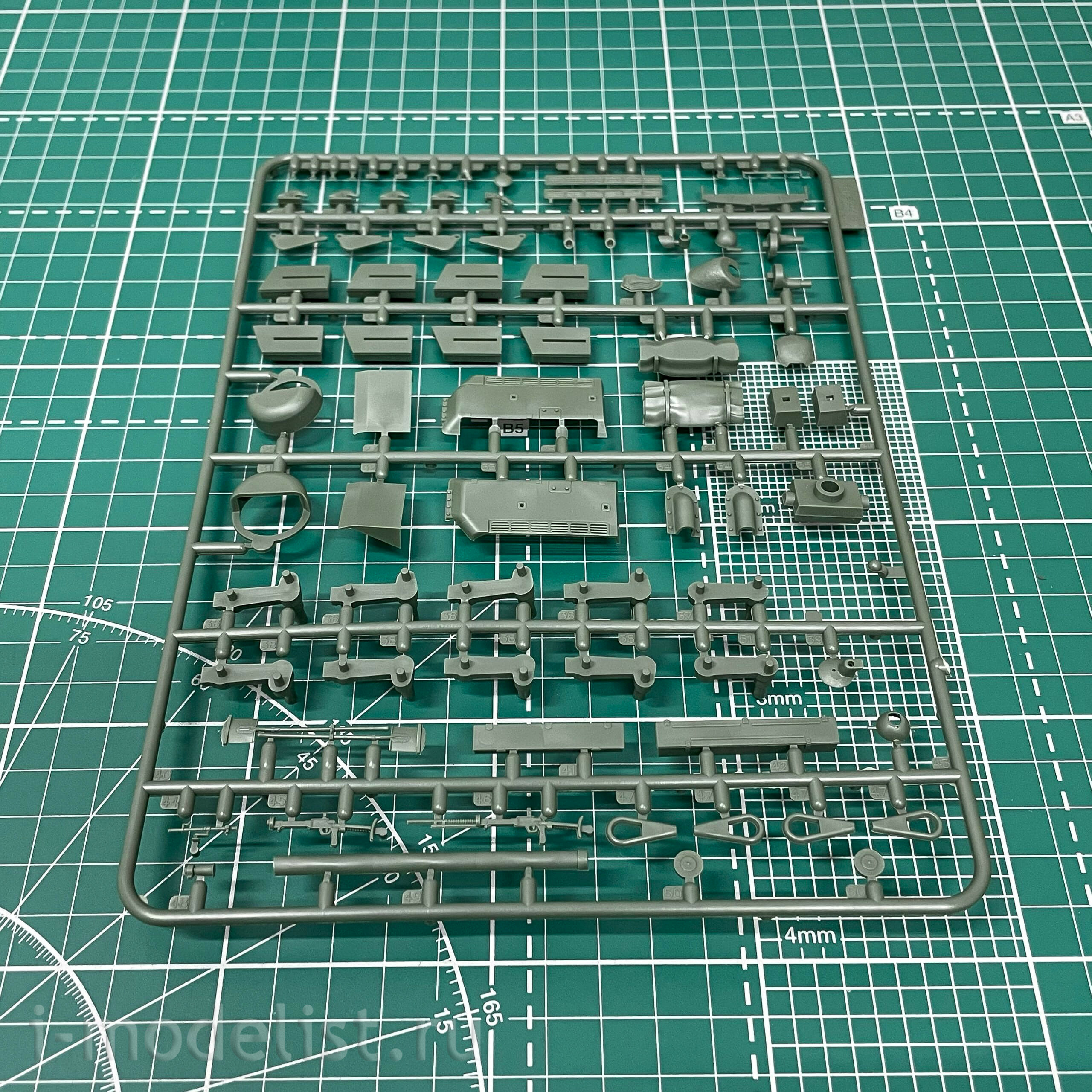 303529 Modeler 1/35 Soviet tank 34-76 issue early 1943.