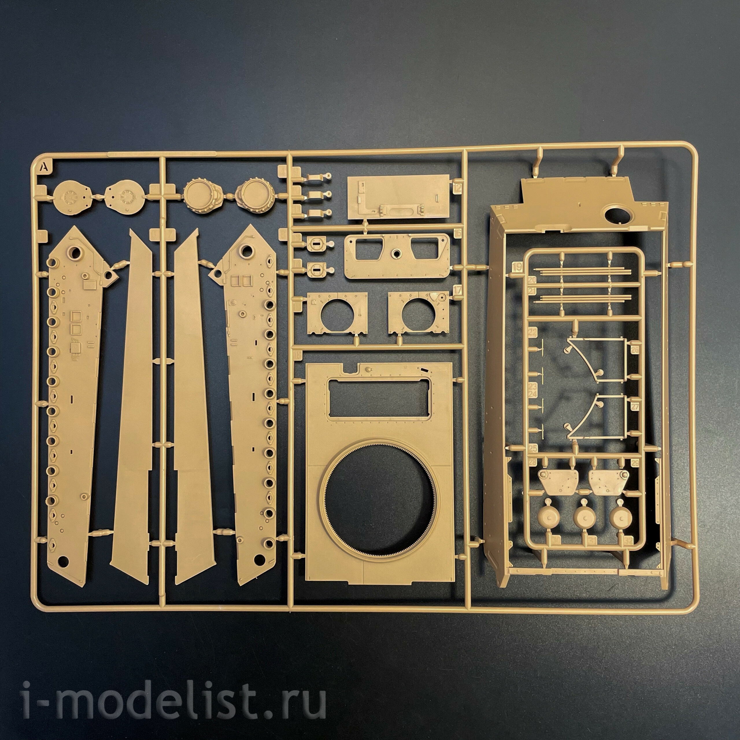 RM-5138 Rye Field Model 1/35 Notмецкий танк Sd.Kfz. 182 Pz.Kpfw.VI Ausf.B King Tiger Арденны 1944 (Upgrade-версия)