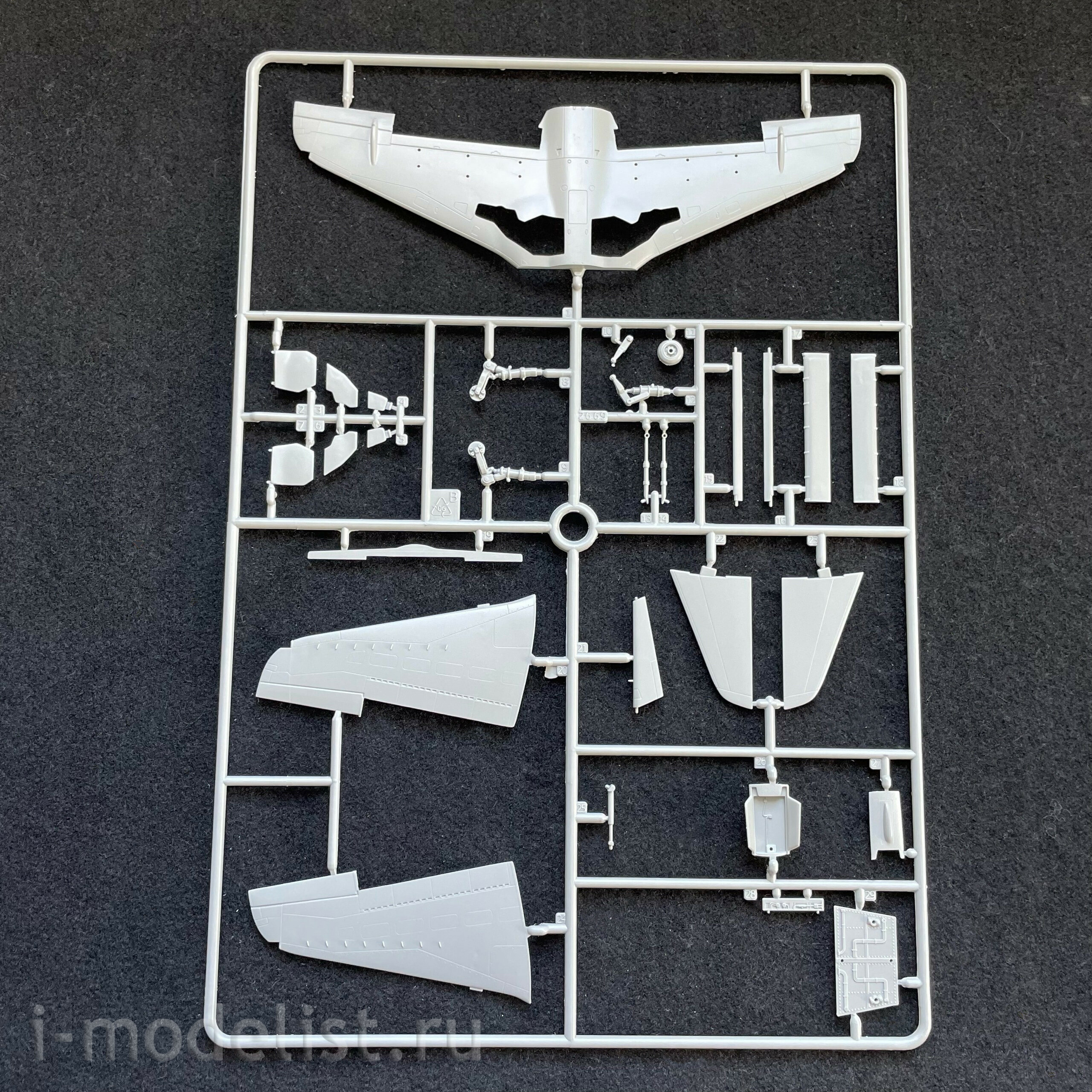 2813 Italeri 1/48 Light attack aircraft Hawk T Mk. I