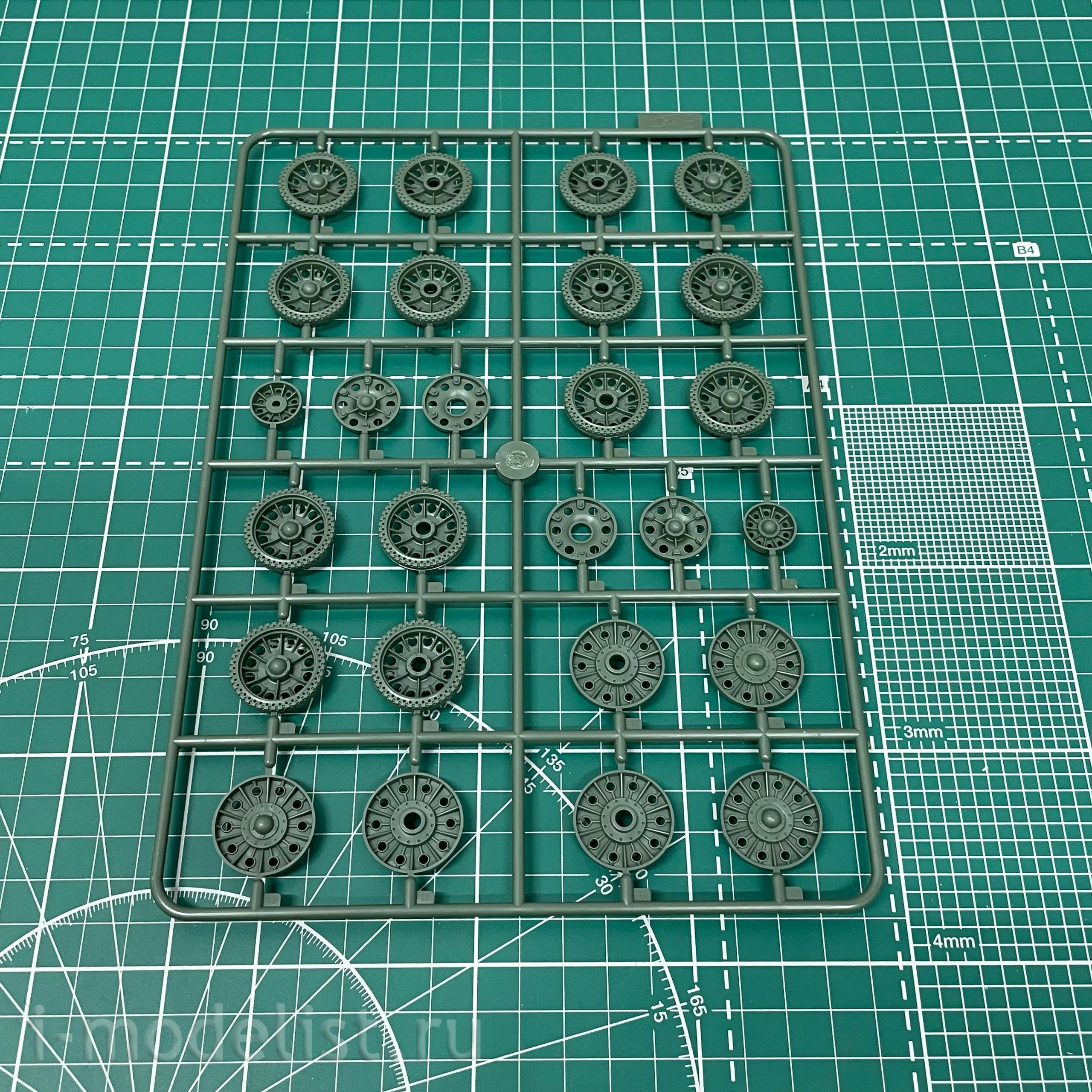 35354 ICM 1/35 Soviet flamethrower tank 2MV 34/76
