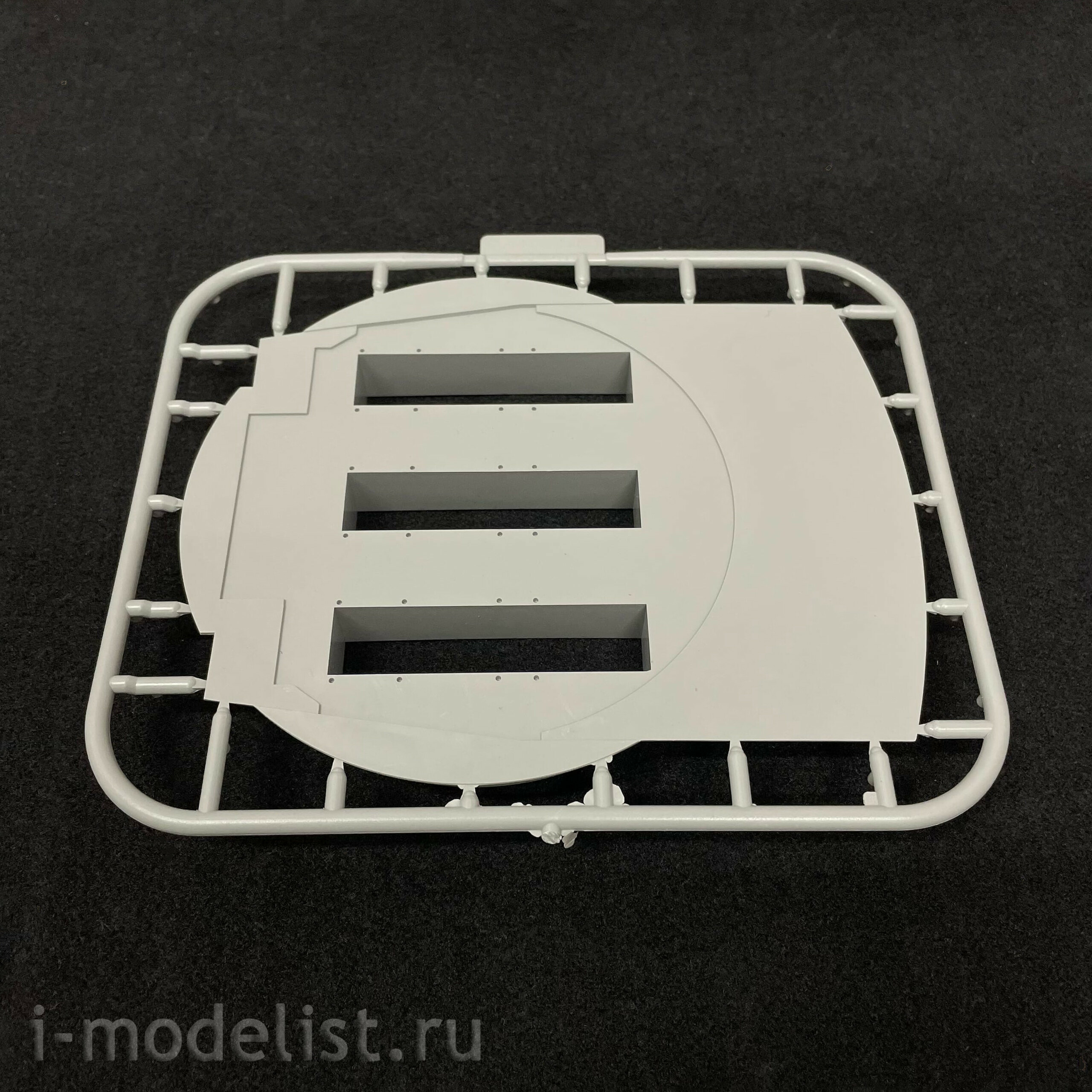 UA72303 Modelcollect 1/72 German land battleship P1000 of the 2nd century 
