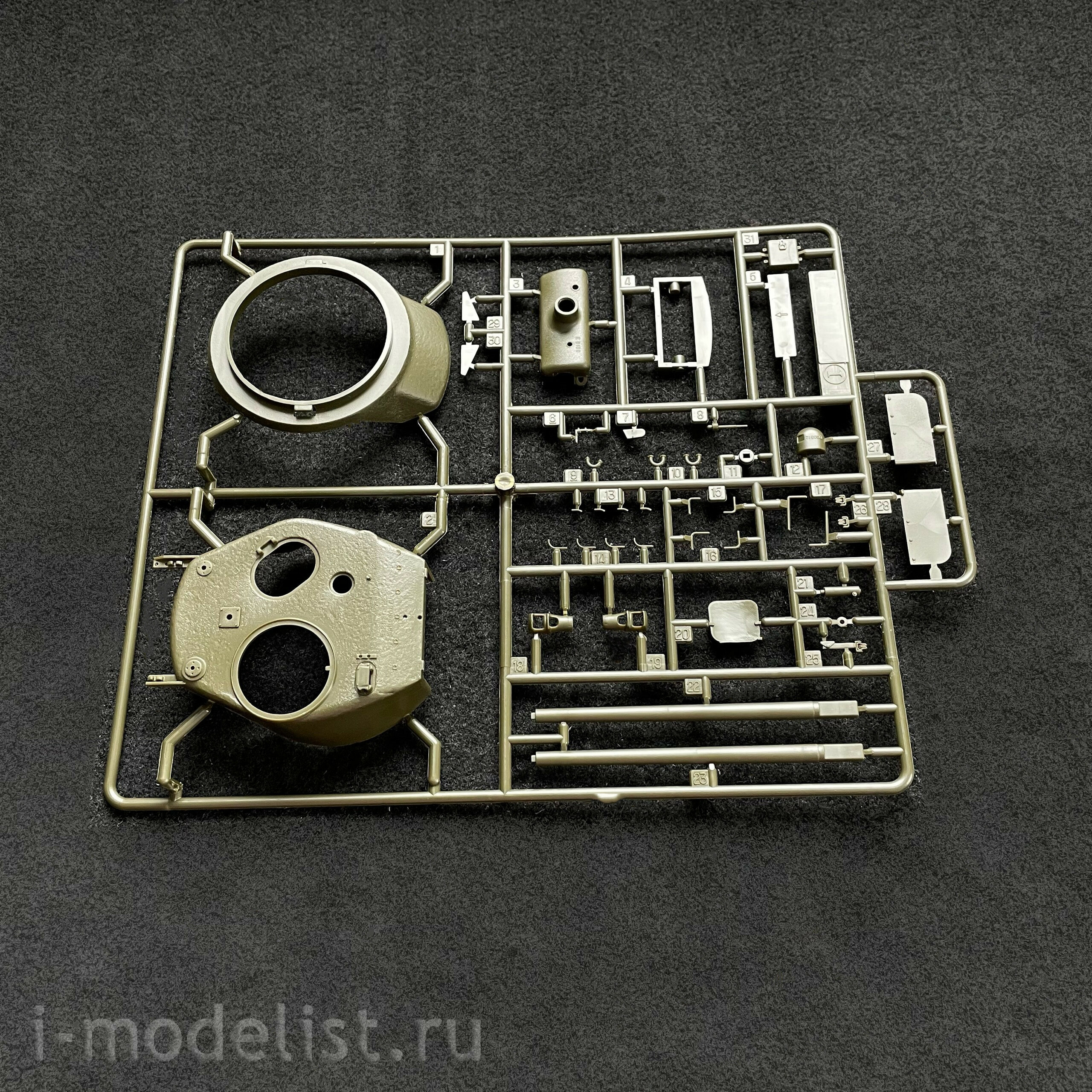 13500 Tank Academy 1/35 M4A3 (76)W 