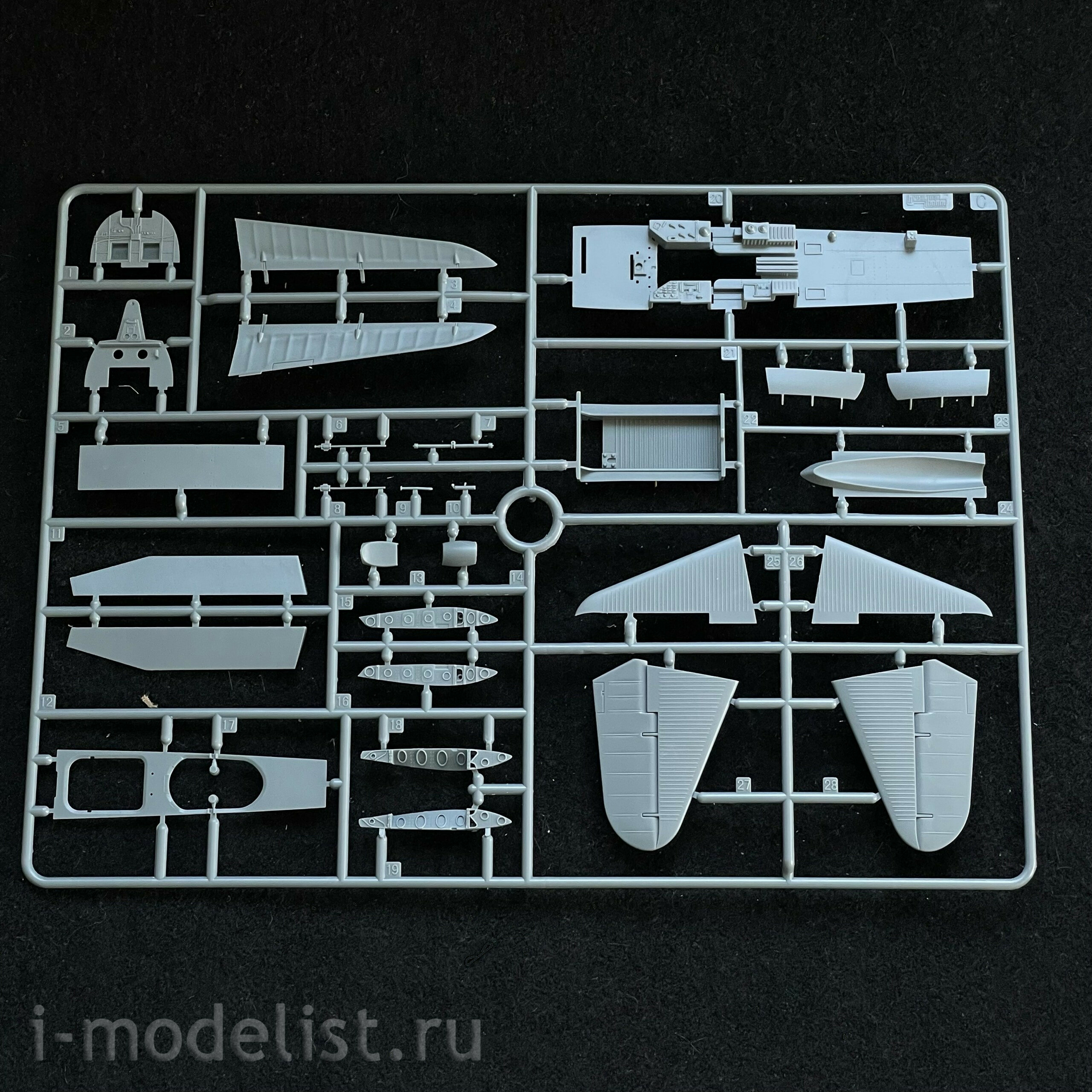 L4807 Great Wall Hobby 1/48 American carrier-based torpedo bomber TBD-1 Devastator (VT-8, Midway, 1942)