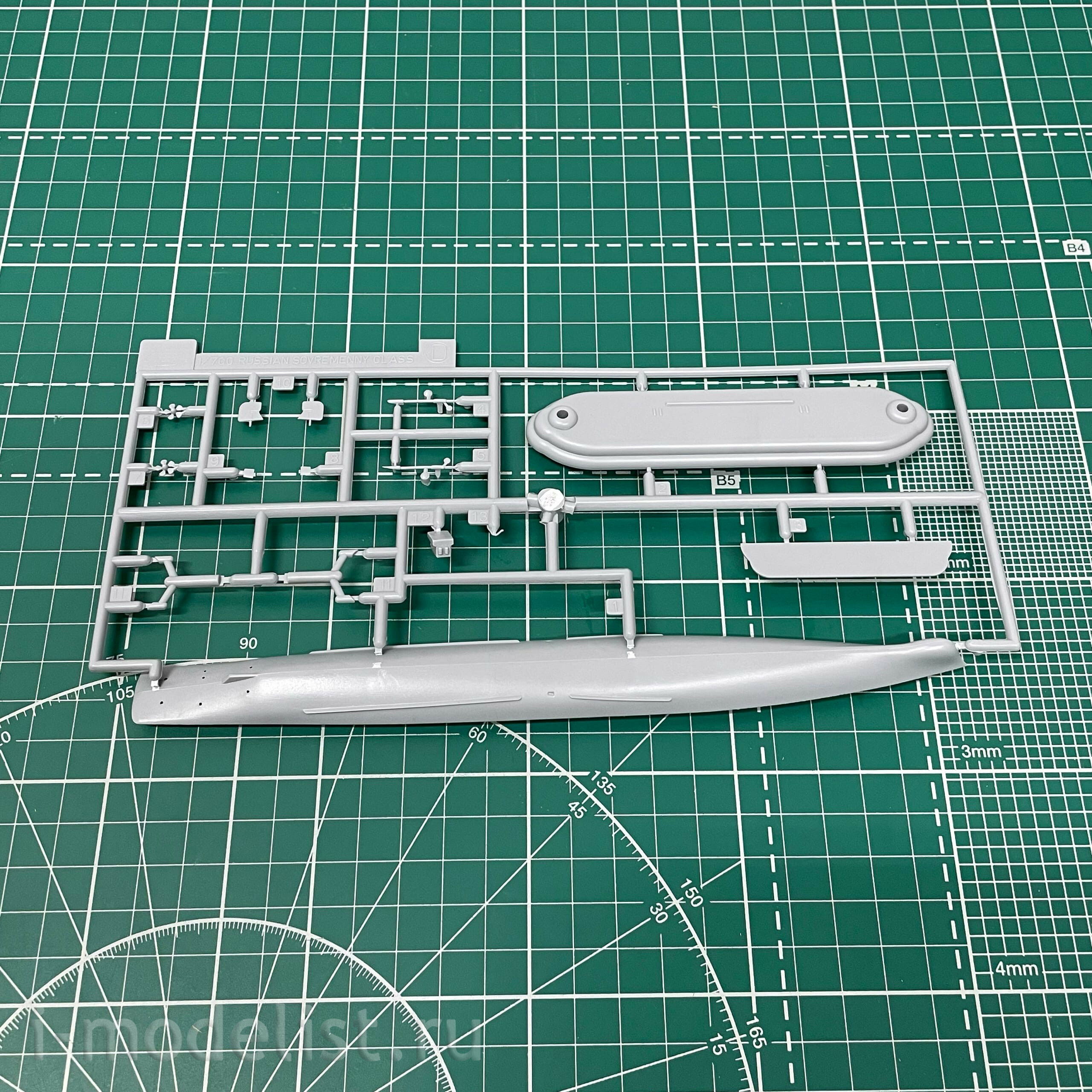 9054 Zvezda 1/700 Russian destroyer Modern
