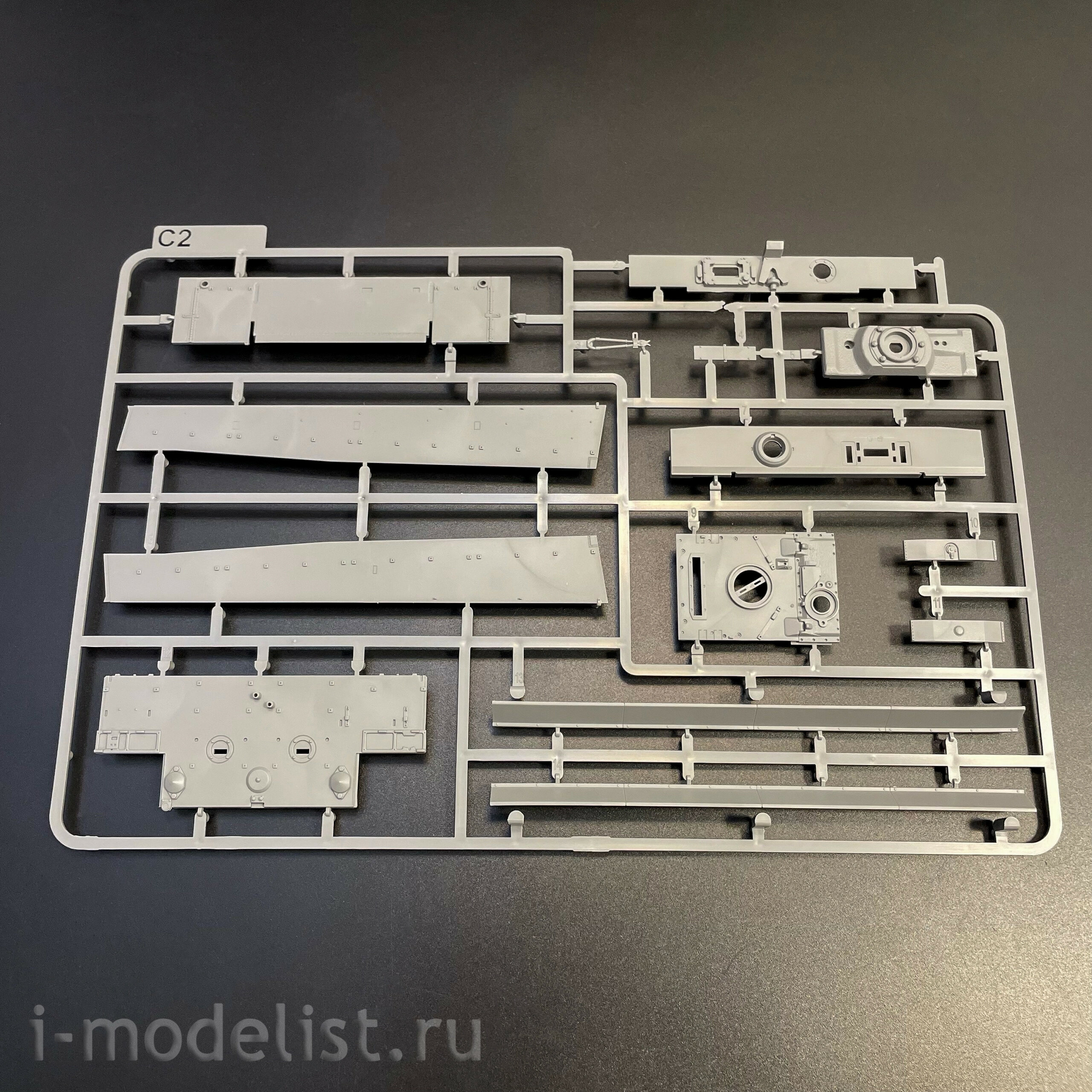 2195 Takom 1/35 Notмецкий тяжёлый танк Sd.Kfz.181 Pz.Kpfw.VI Ausf.E - Tiger I ранний с фигурой Michael Wittmann