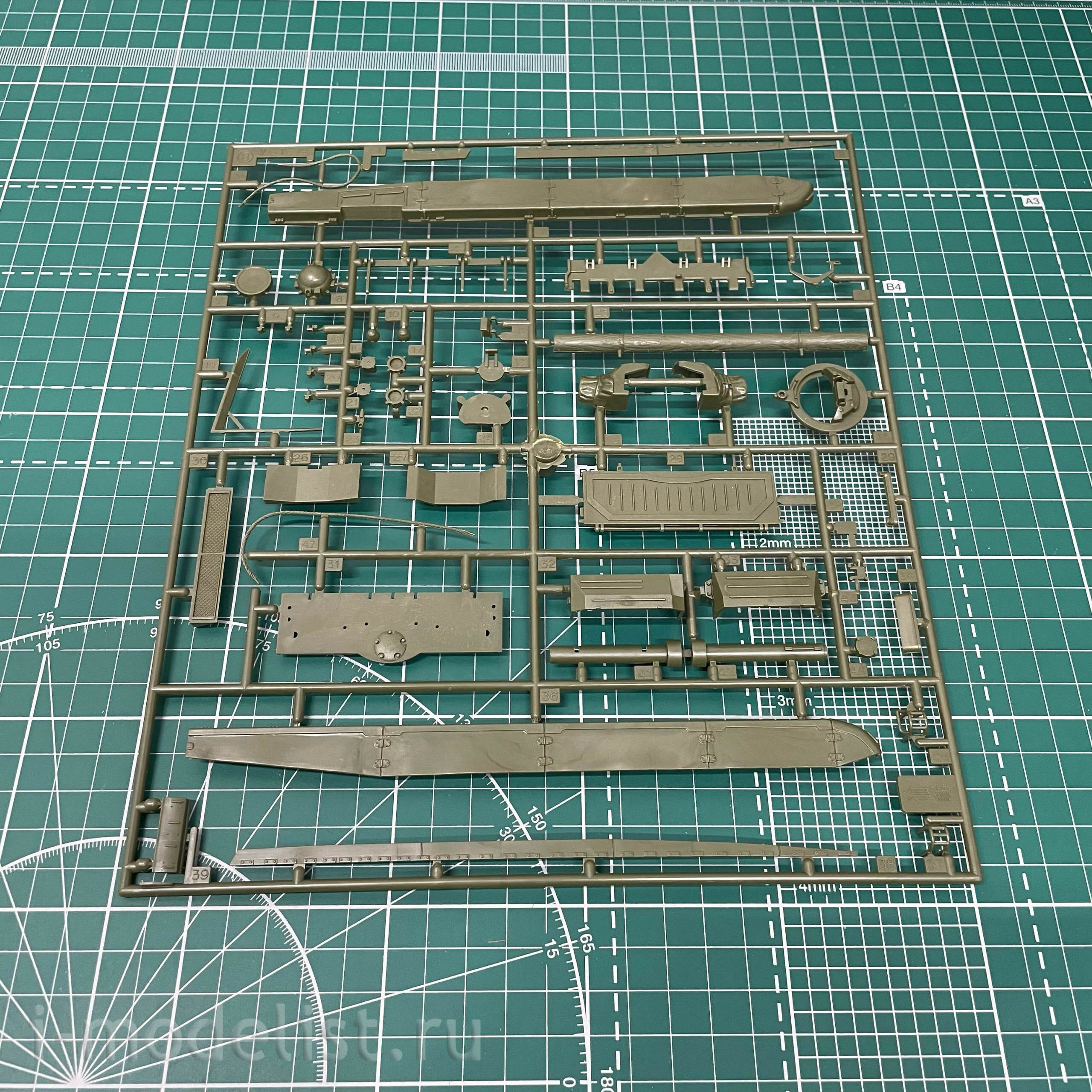 3550 Zvezda 1/35 Soviet t-72B tank