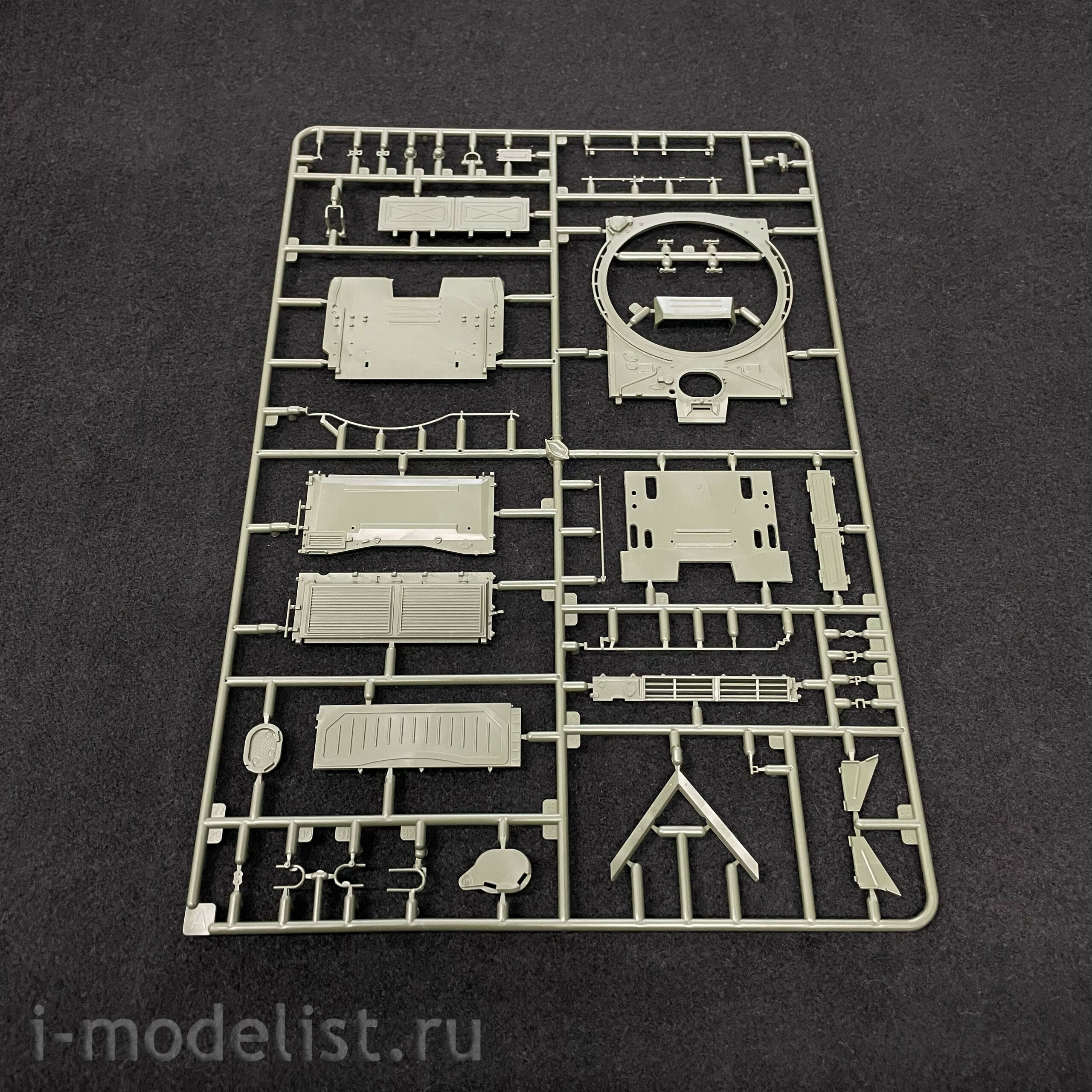 35A053 Amusing Hobby 1/35 Russian T-90A and Uran-9 tank (2 in 1) (under license from UVZ)