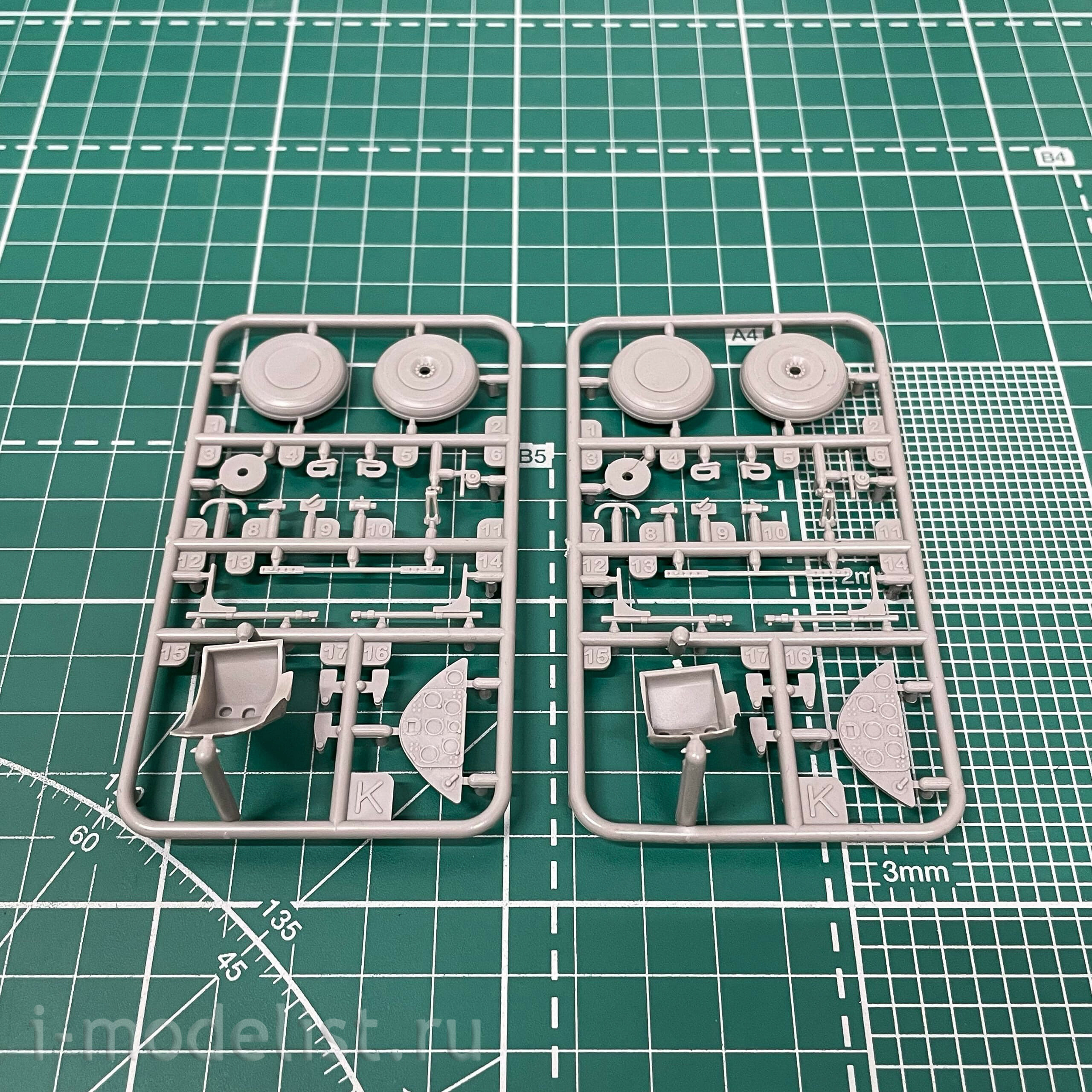 631 Roden 1/32 Boeing Stearman PT-17 Kaydet Aircraft