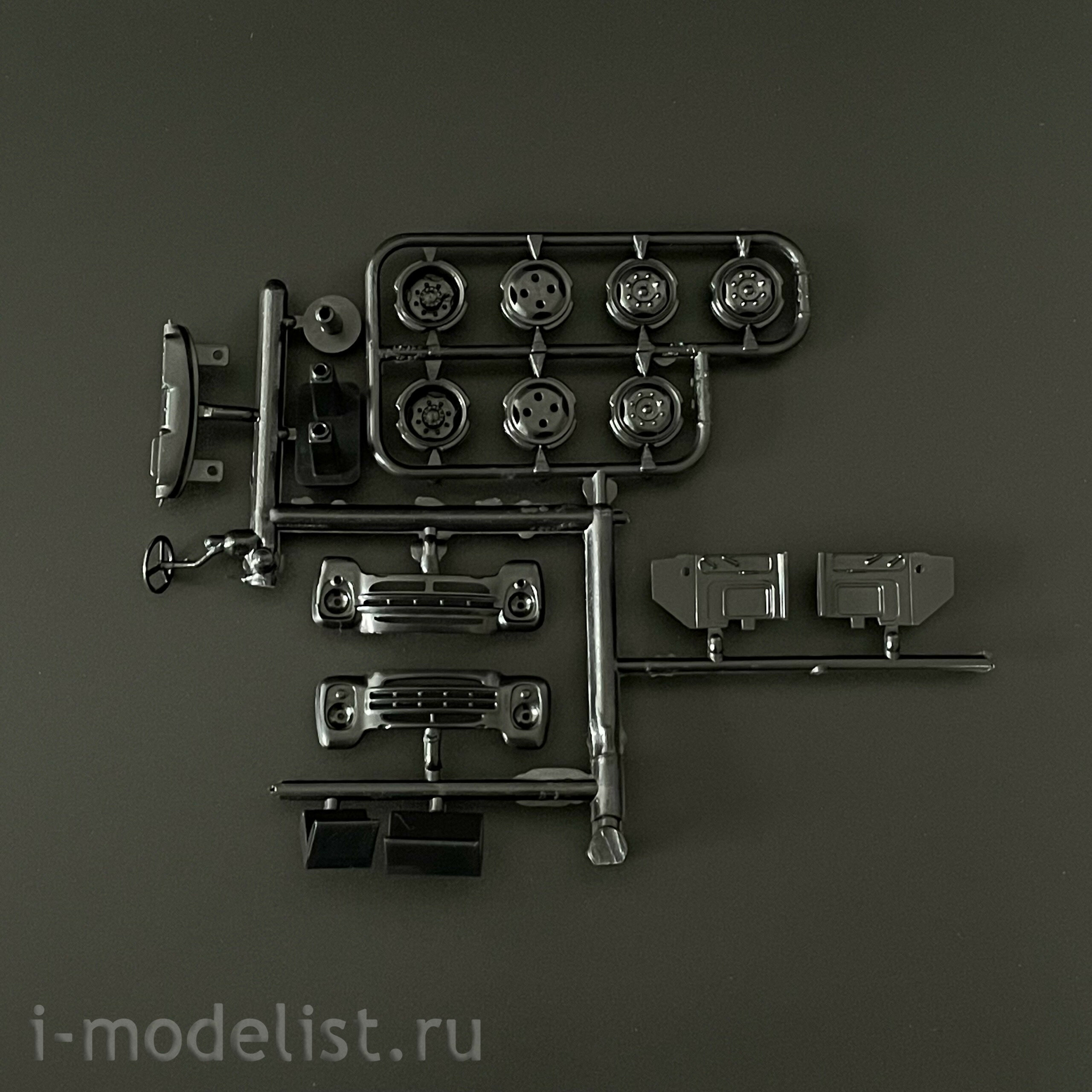 1522AVD AVD Models 1/43 MMZ-555 Car