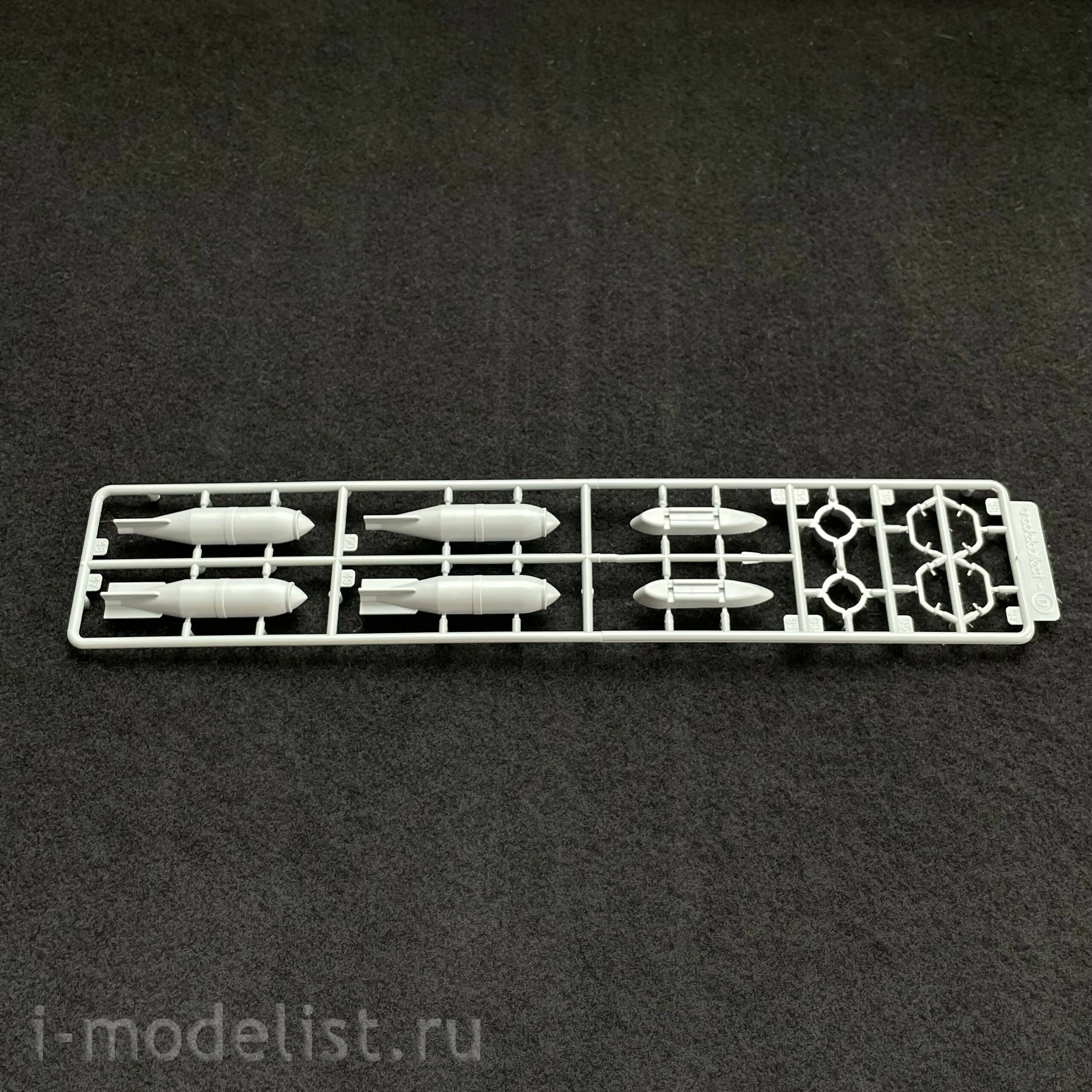 UA48010 Modelcollect 1/48 