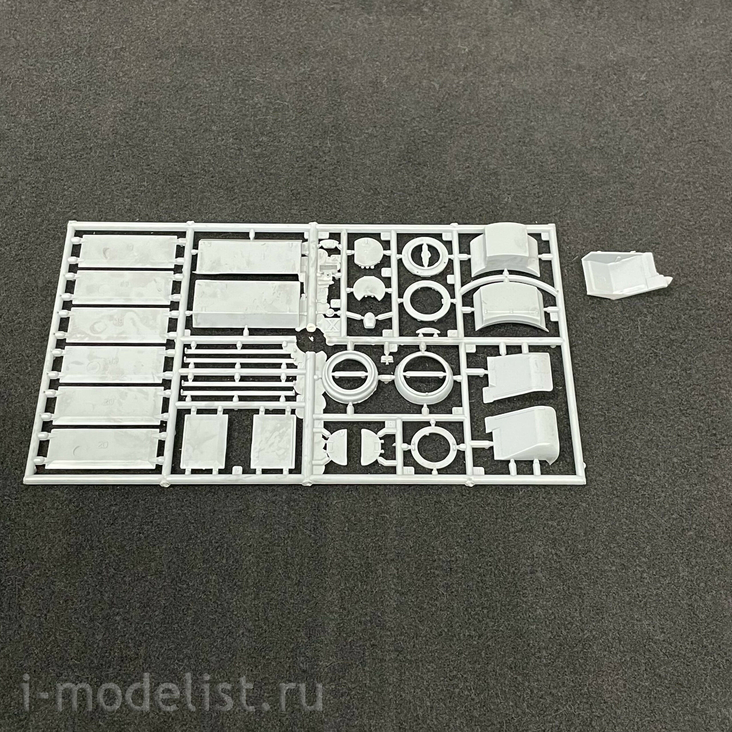 3580 Maket 1/35 German conversion of 34/76 late version