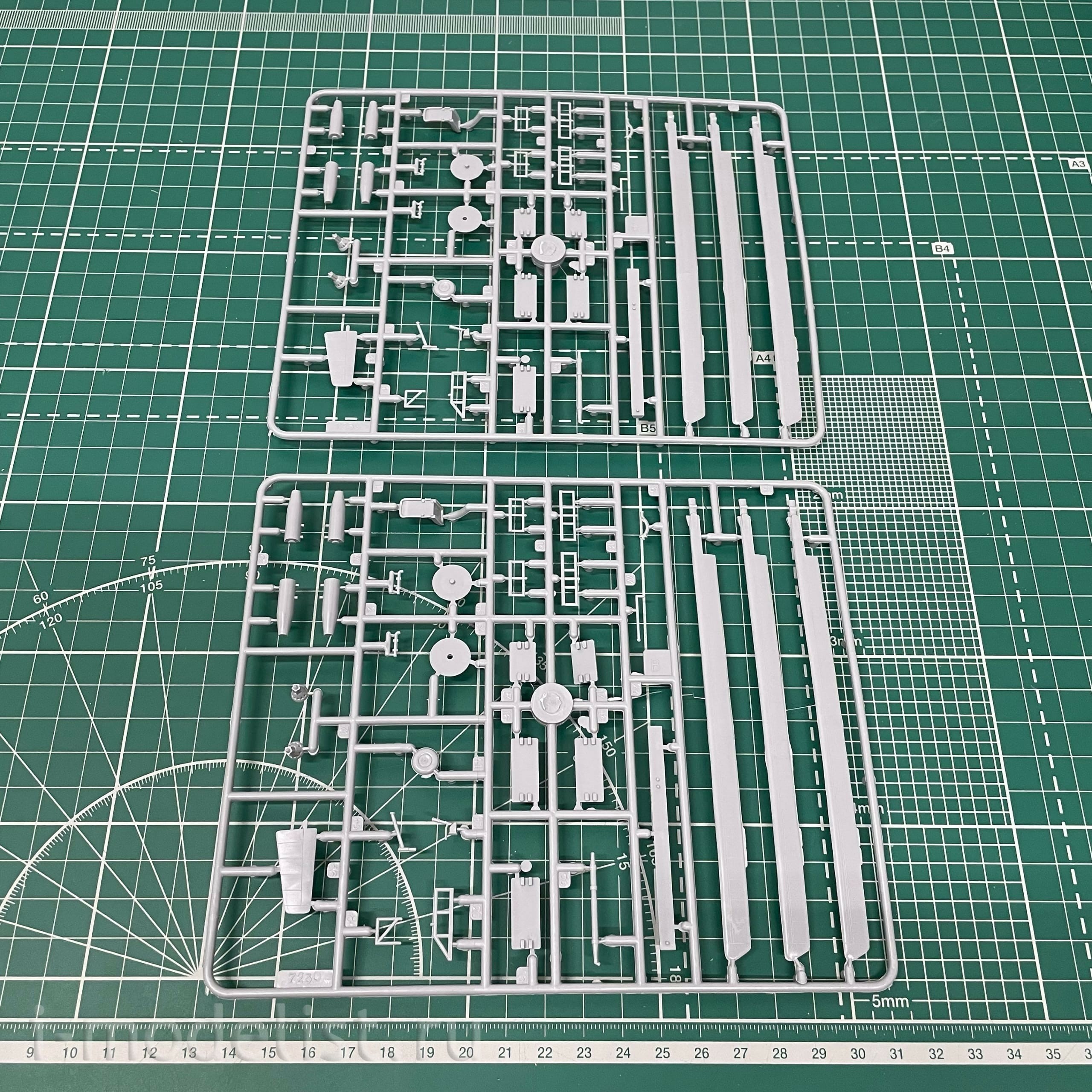 7230 Zvezda 1/72 Soviet multirole helicopter Mi-8T