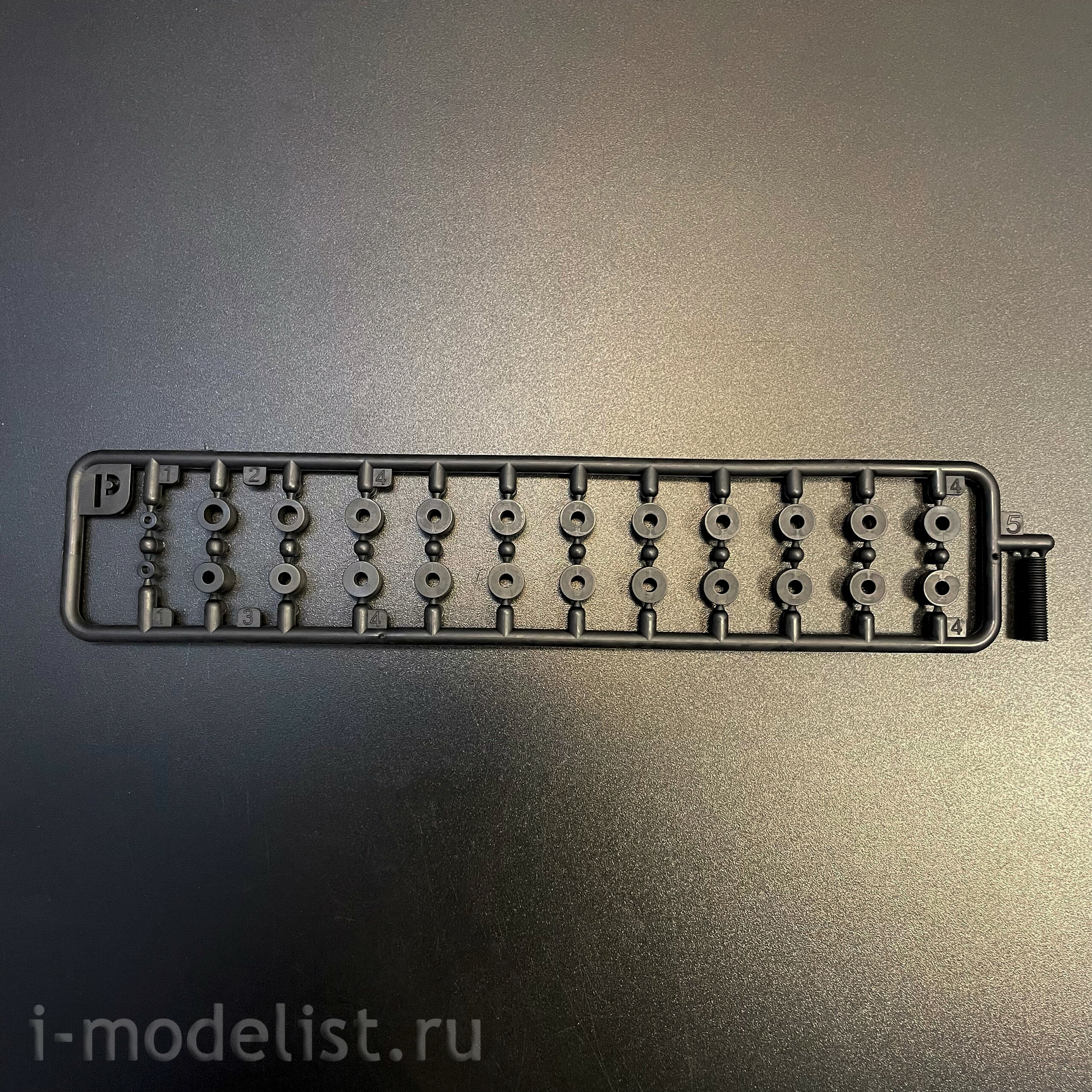 RM-5139 Rye Field Model 1/35 Notмецкий танк Sd.kfz.181 Tiger I (ранний, Курск 1943) с фигуркой Михаэля Виттманна