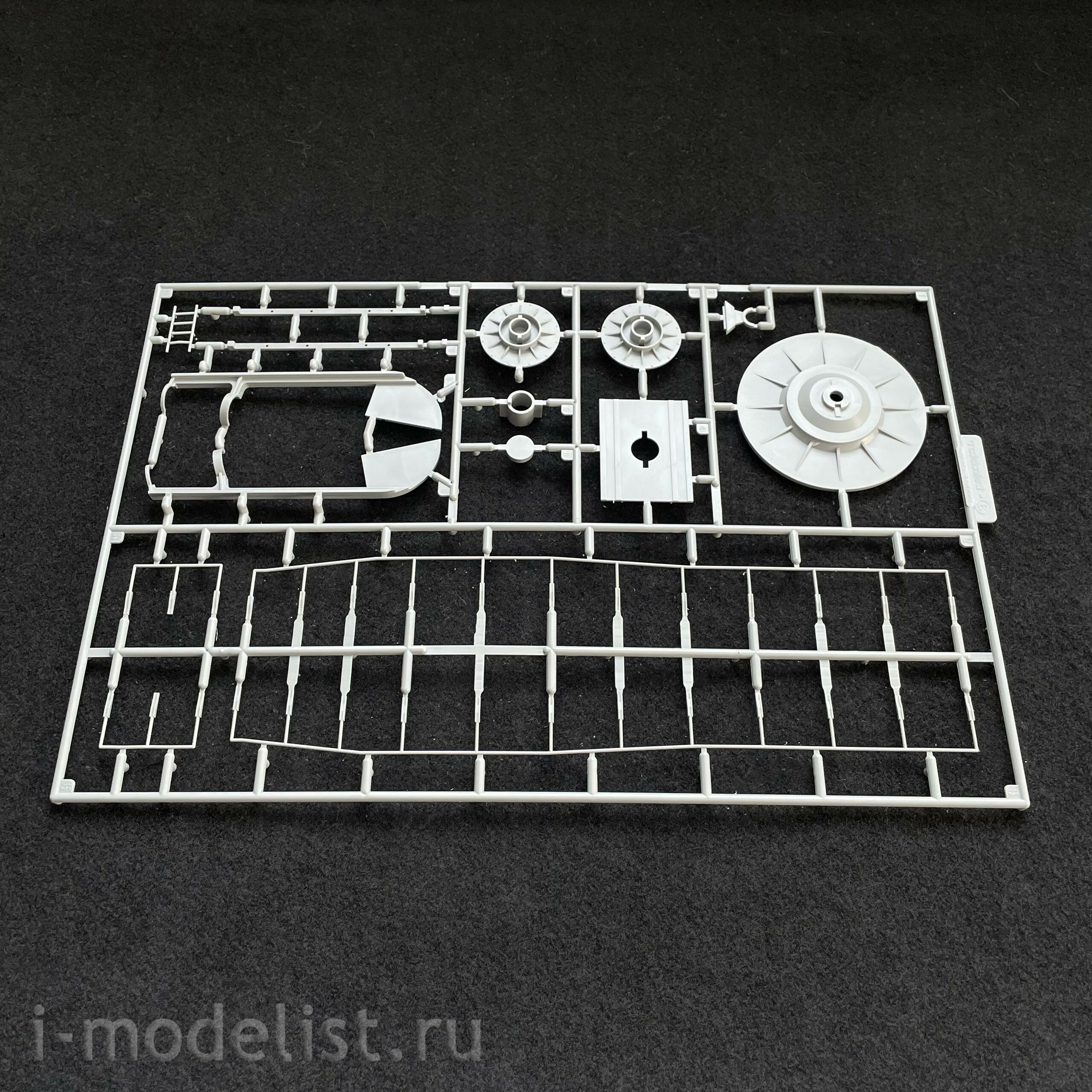 UA72309 Modelcollect 1/72 Fist of War WWII German 28cm Kanone 3 Lastentrager Auf E-100