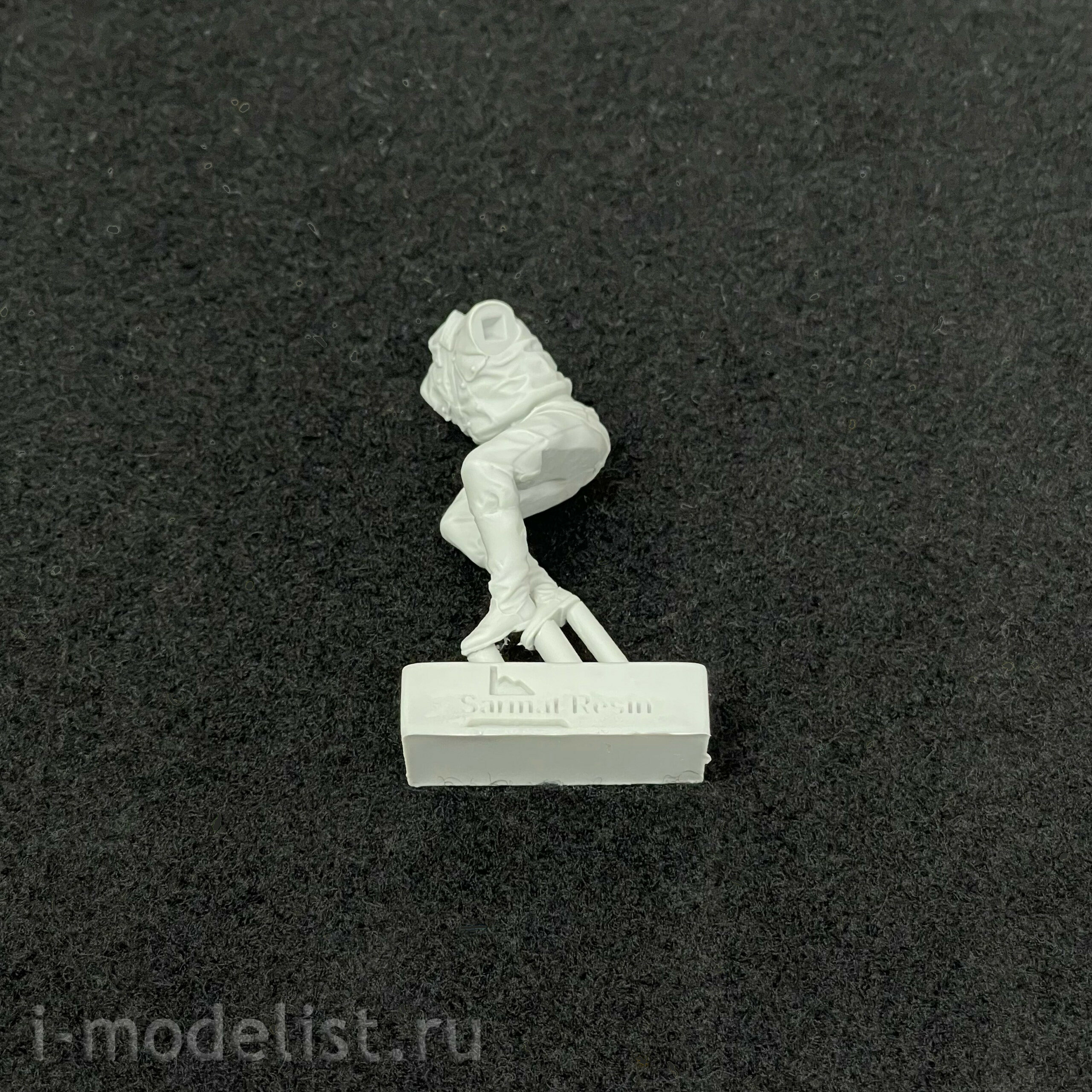 SRMS35001-3 Sarmat Resin 1/35 Set of three figures of tankers in special leather uniforms 1928-1933.