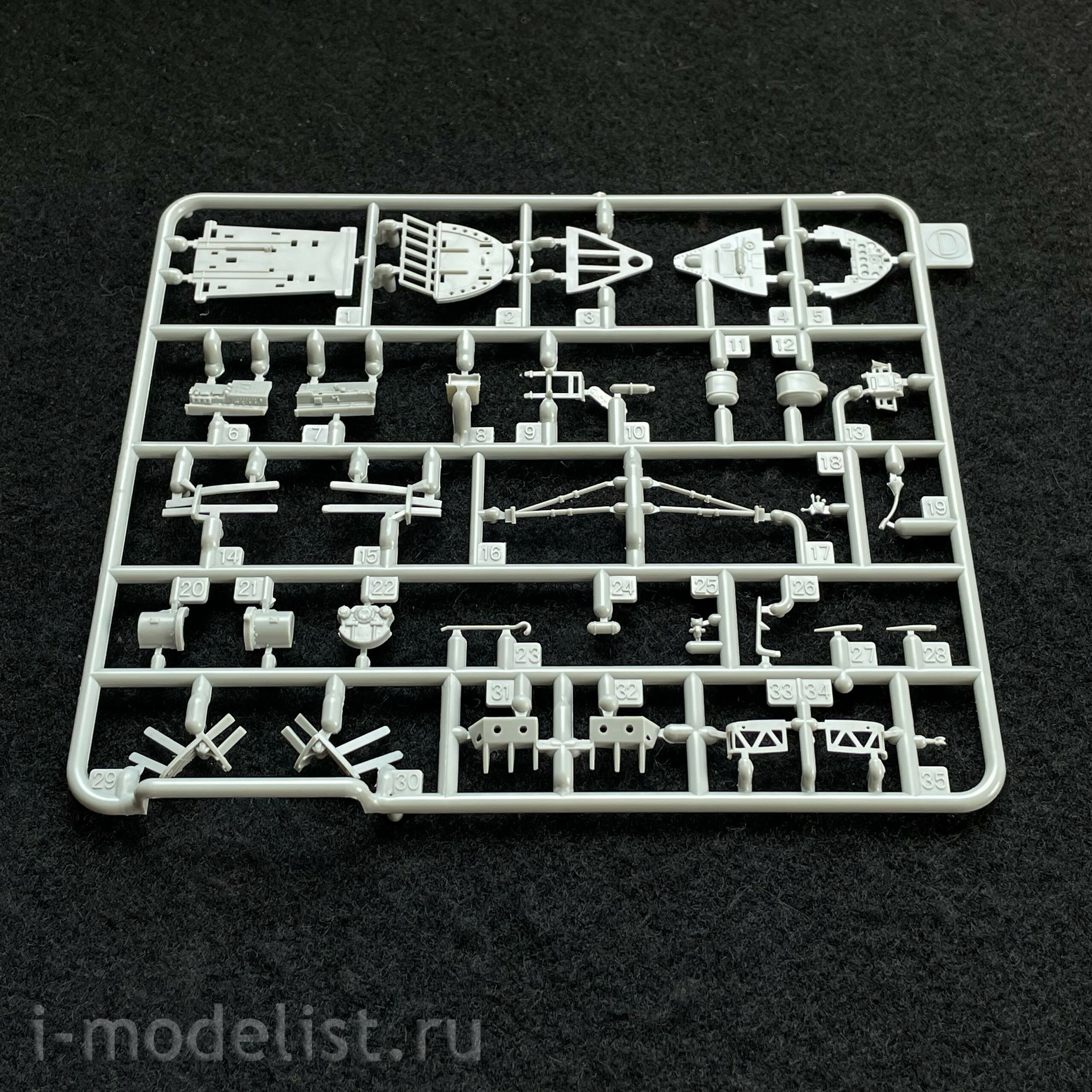 5117 Dragon 1/72 F6F-3 Hellcat Fighter with Flight Deck